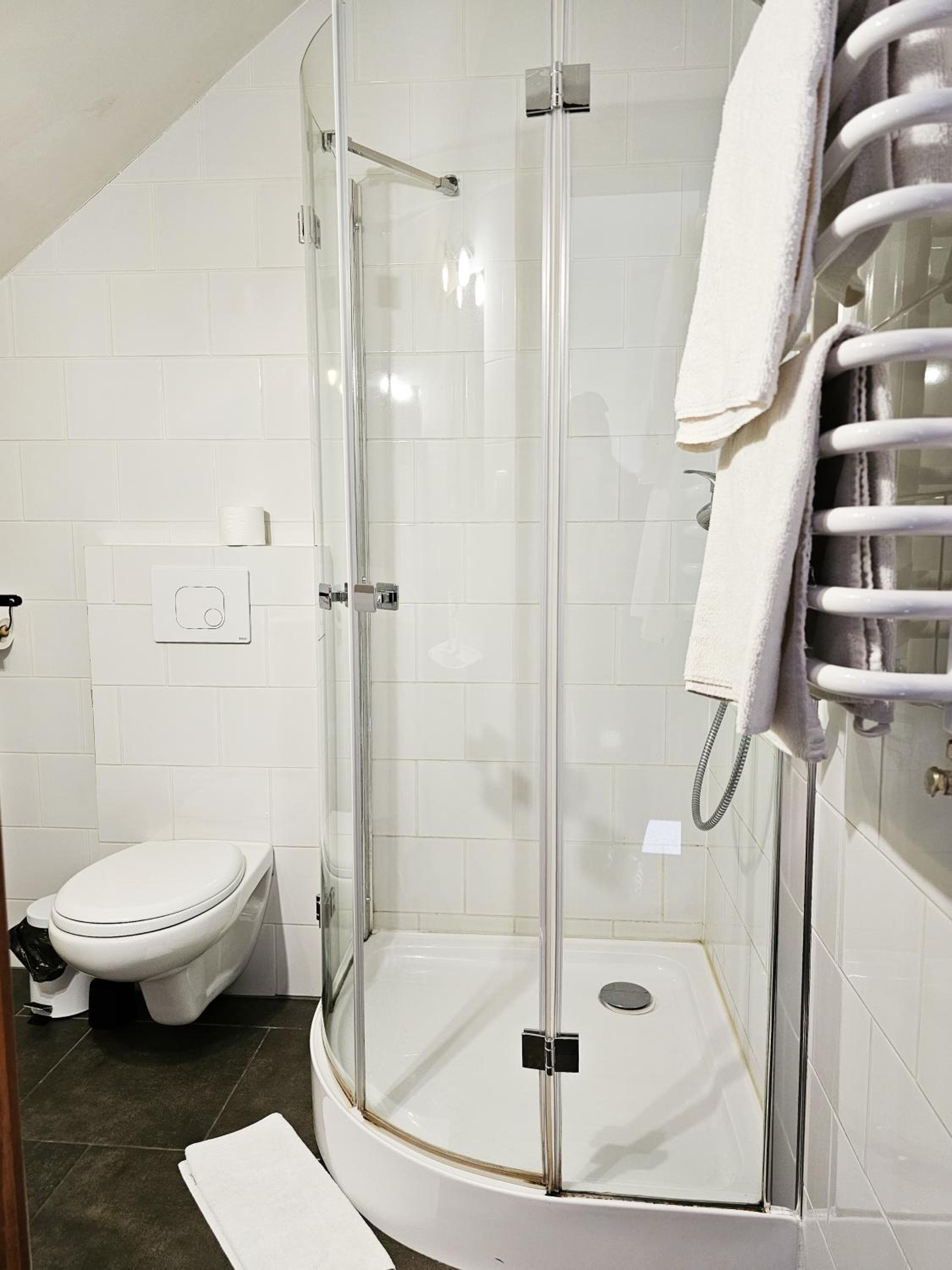 Twin Room - Photo 8