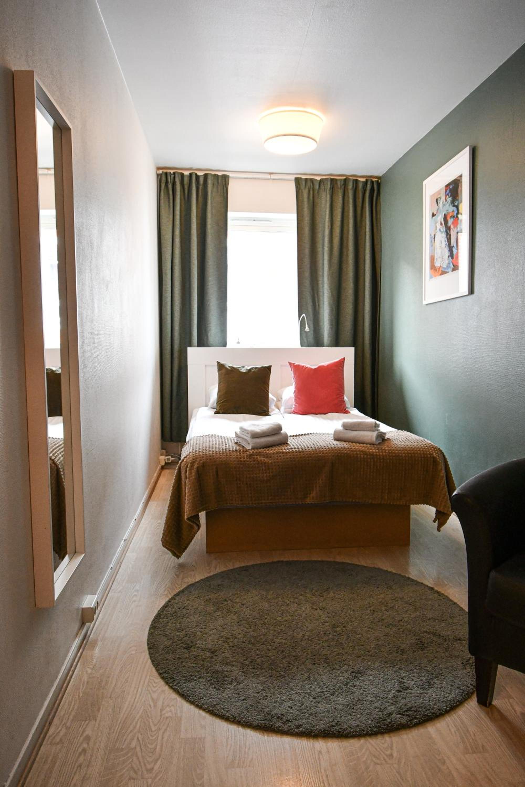 Small Double Room (55 in bed) photo 1