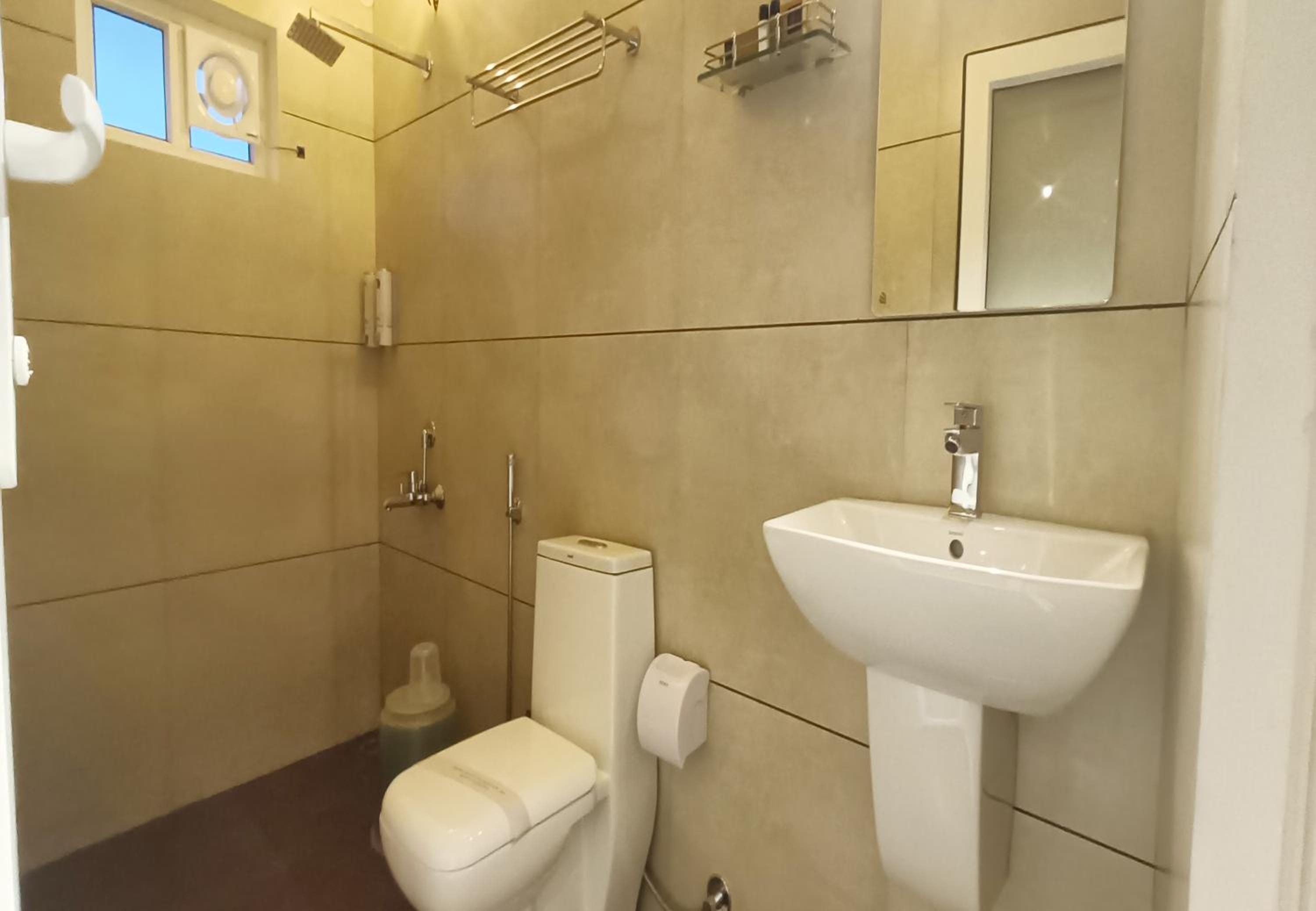 Junior Suite with Balcony - Photo 2