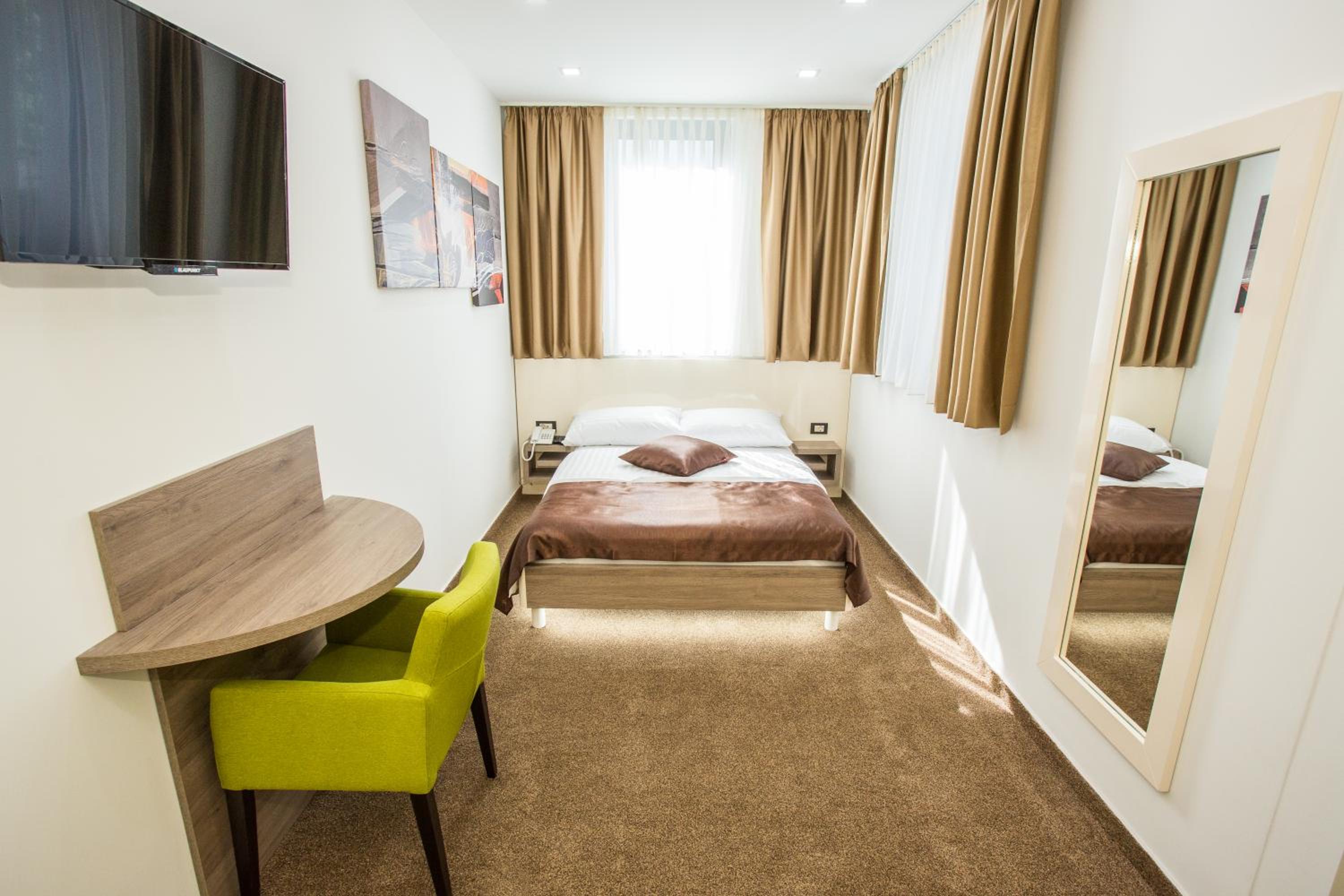 Budget Double Room photo 1