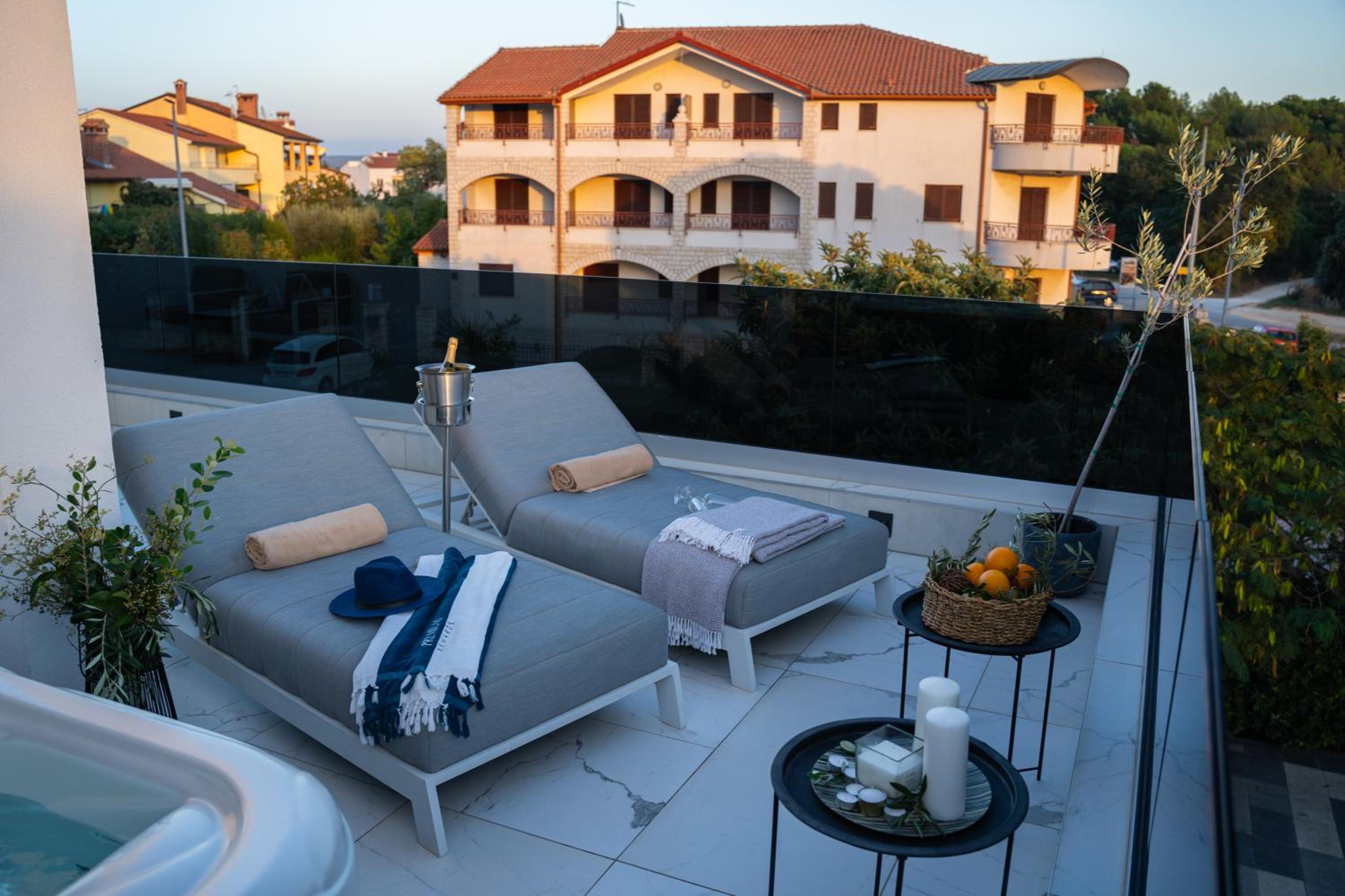King Suite with Jacuzzi on the Terrace and Sea View - Photo 13