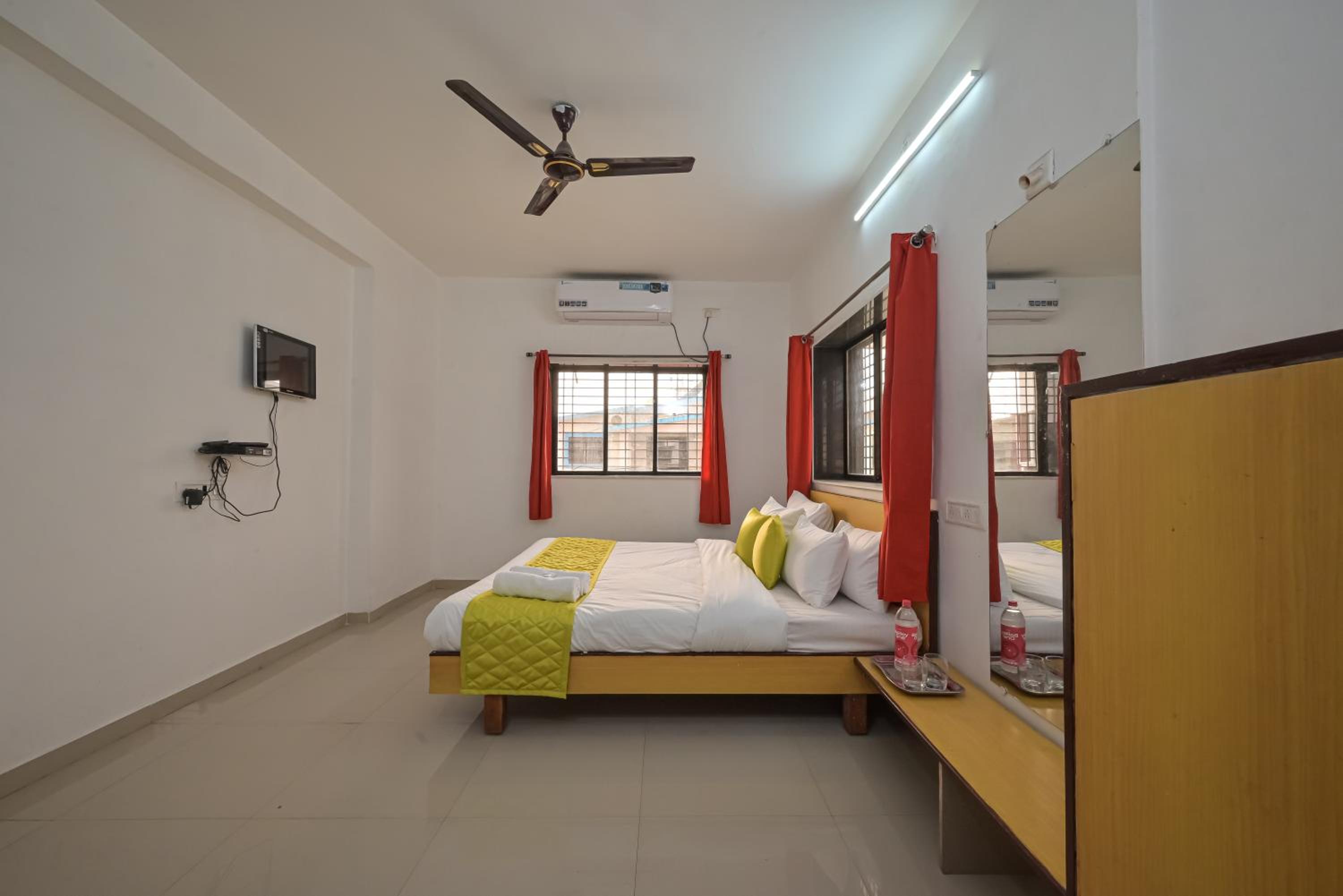 Three-Bedroom Villa photo 2