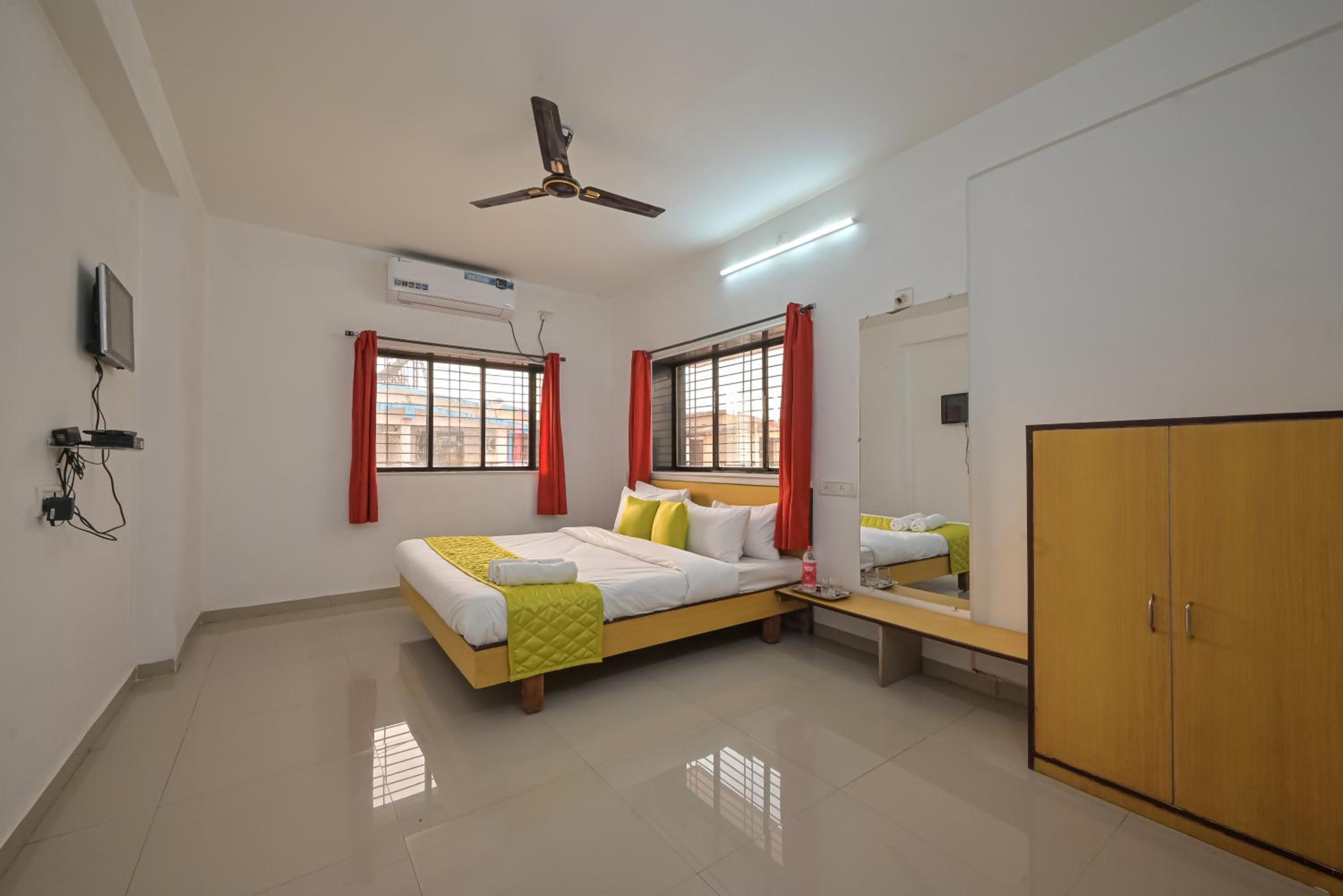 Three-Bedroom Villa photo 3