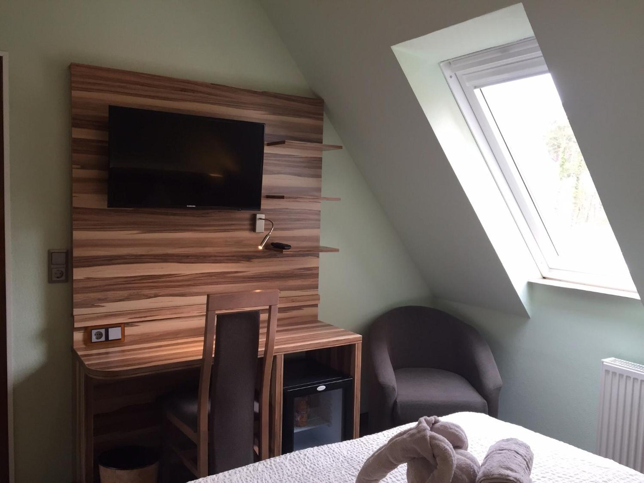 Basic Double Room without Shower - Photo 2