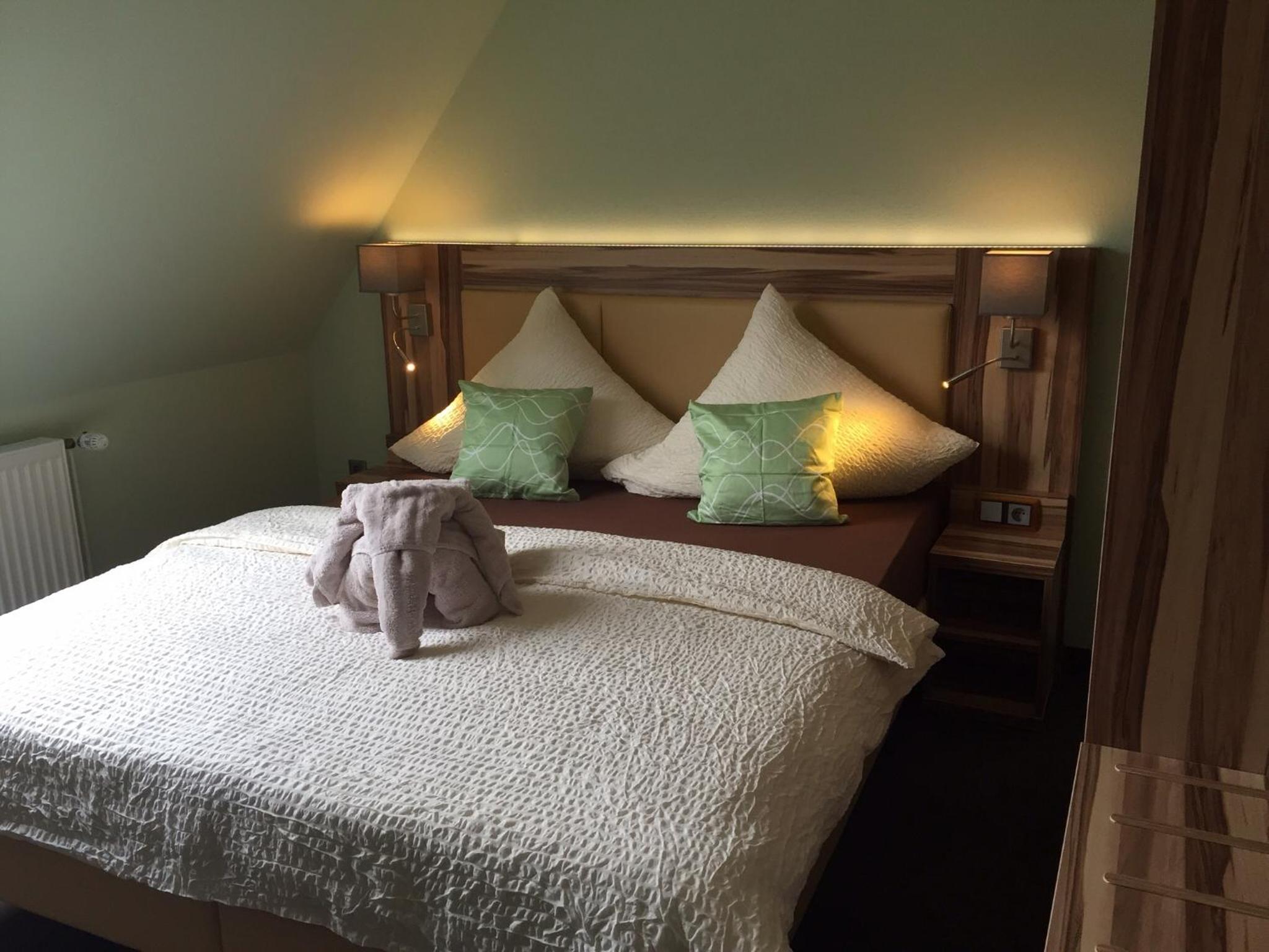 Basic Double Room without Shower - Photo 4
