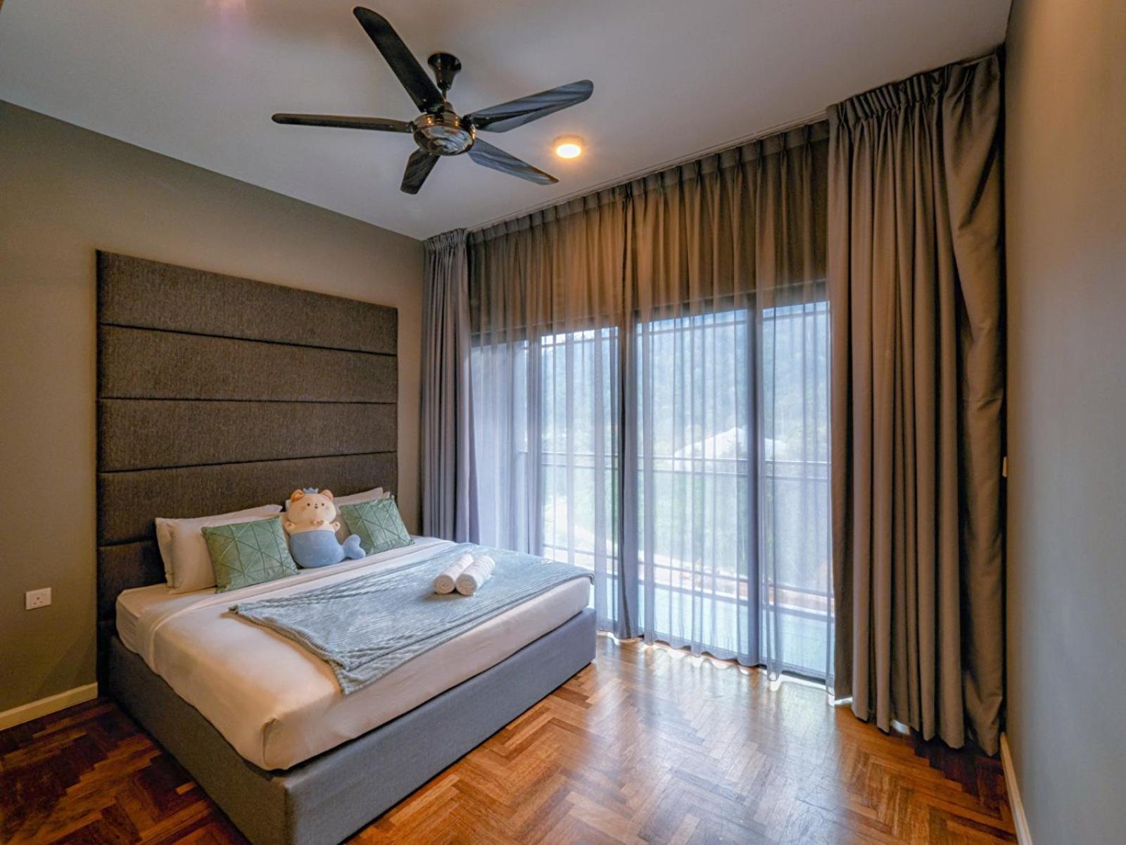 Three-Bedroom Apartment photo 1
