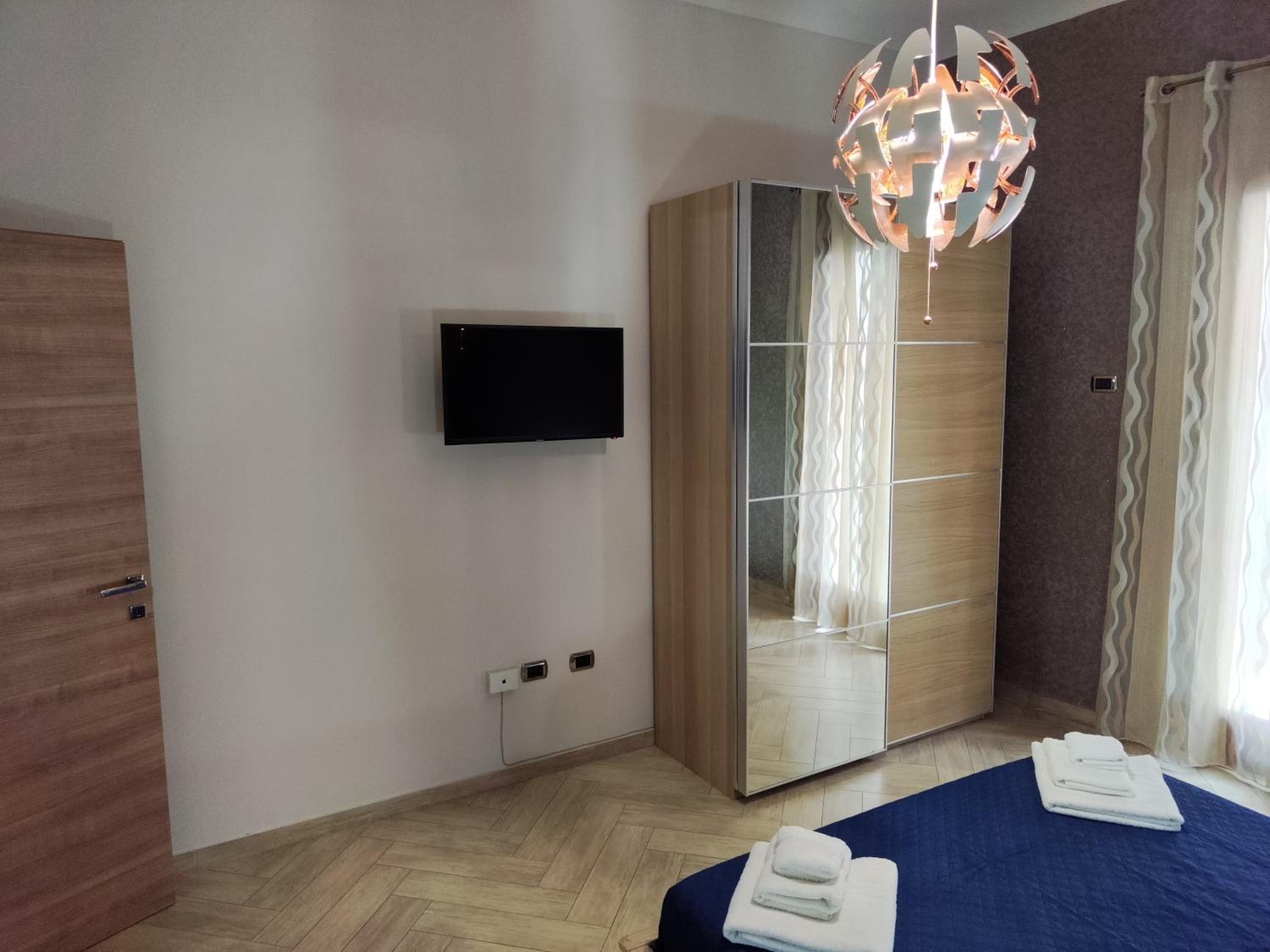Double Room - Photo 2
