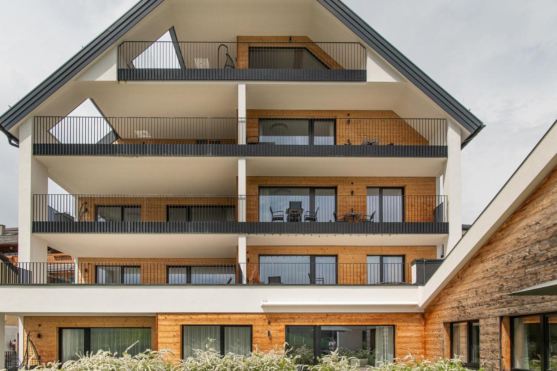 Three-Bedroom Apartment with Mountain View photo 3