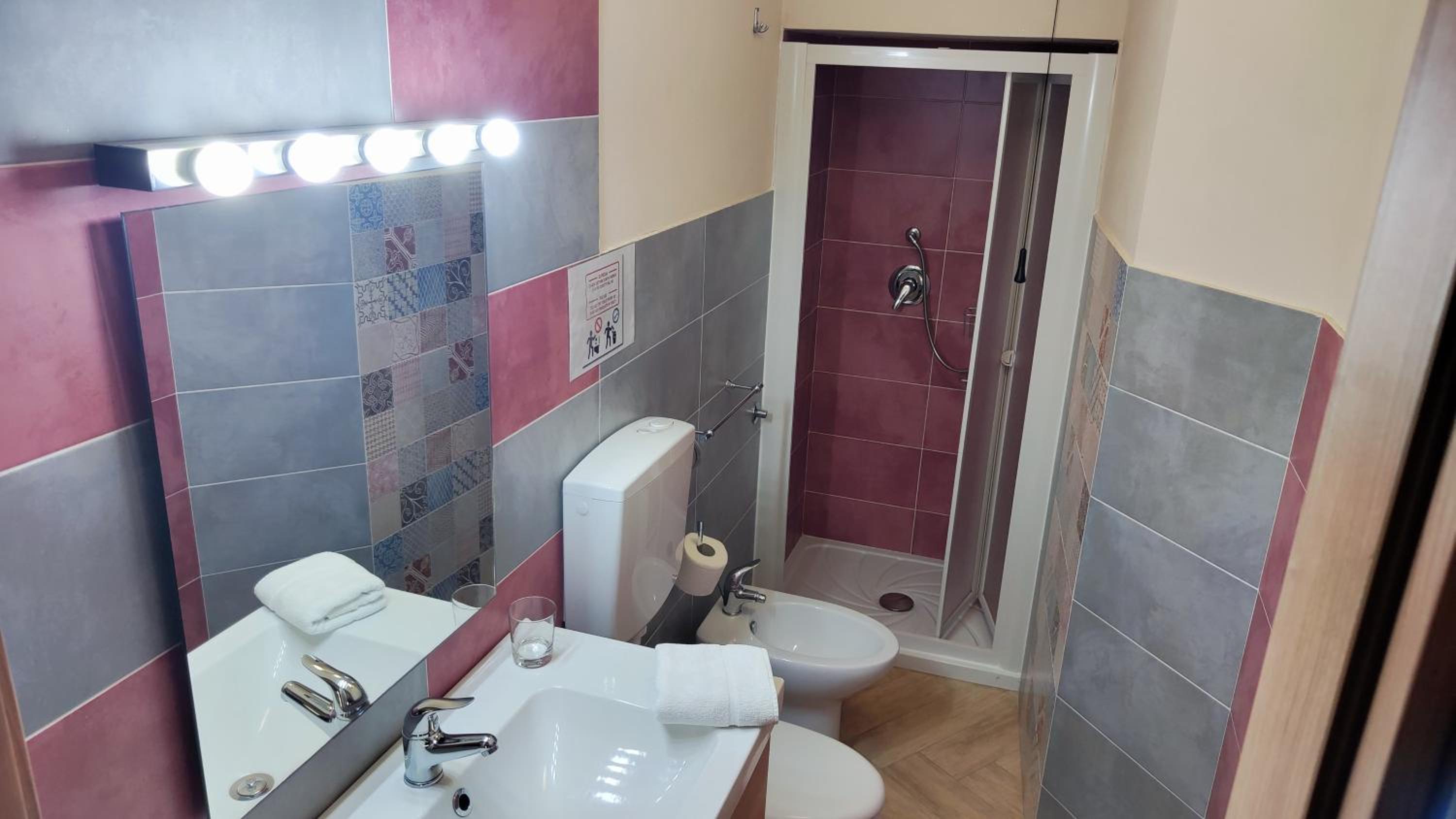 Deluxe Room - Photo 6