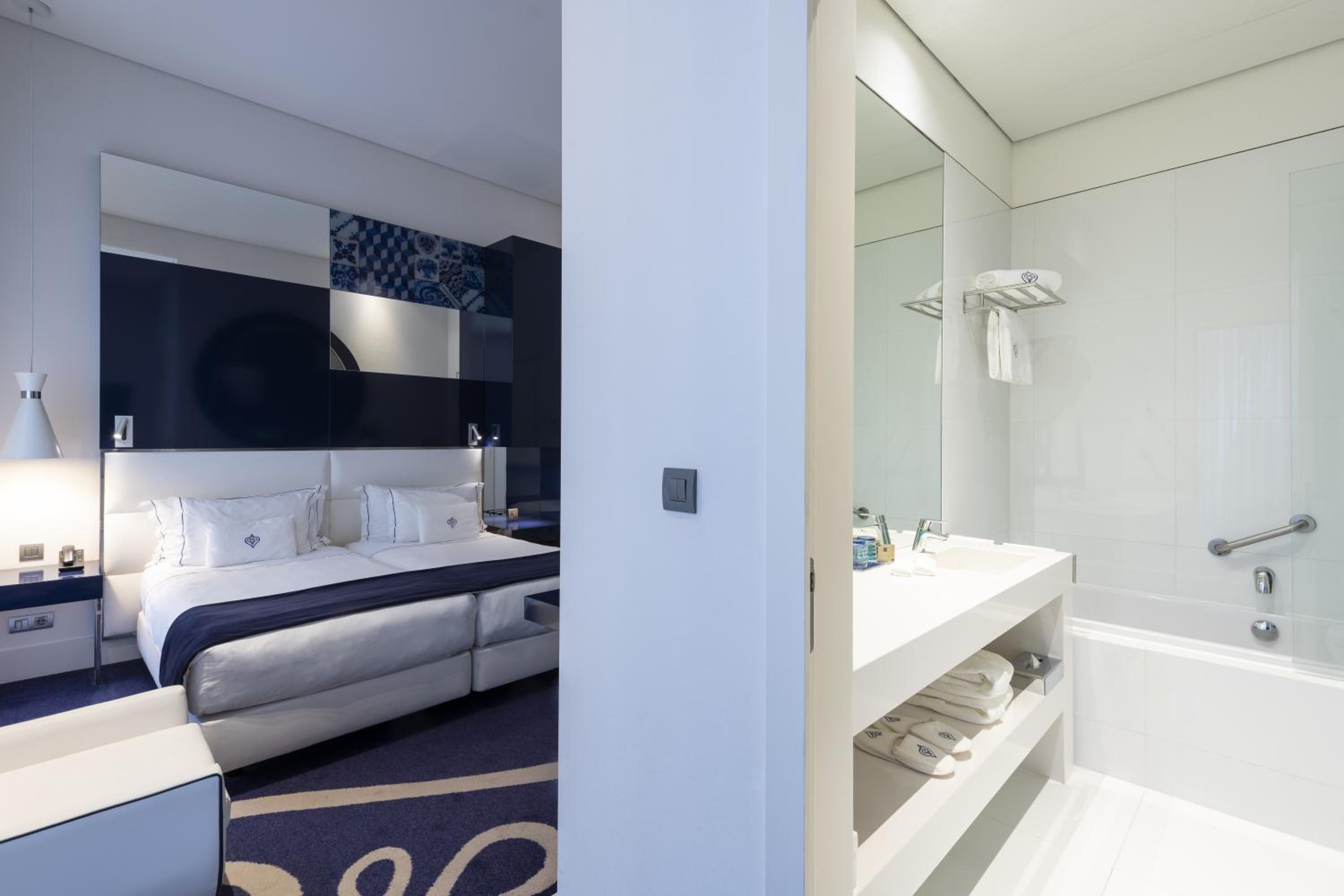 Deluxe Double or Twin Room thumbnail 5