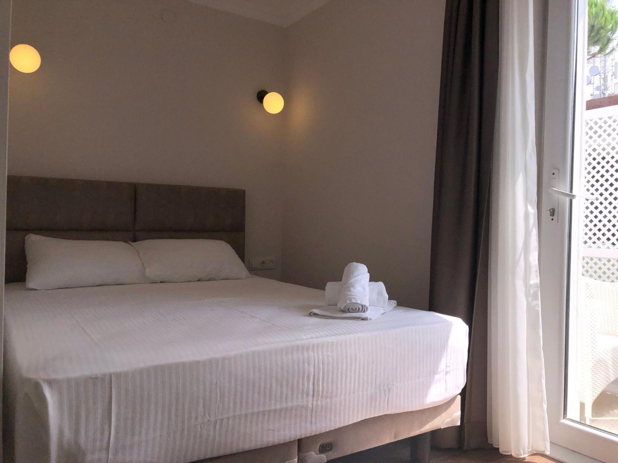 Double Room With Patio photo 1