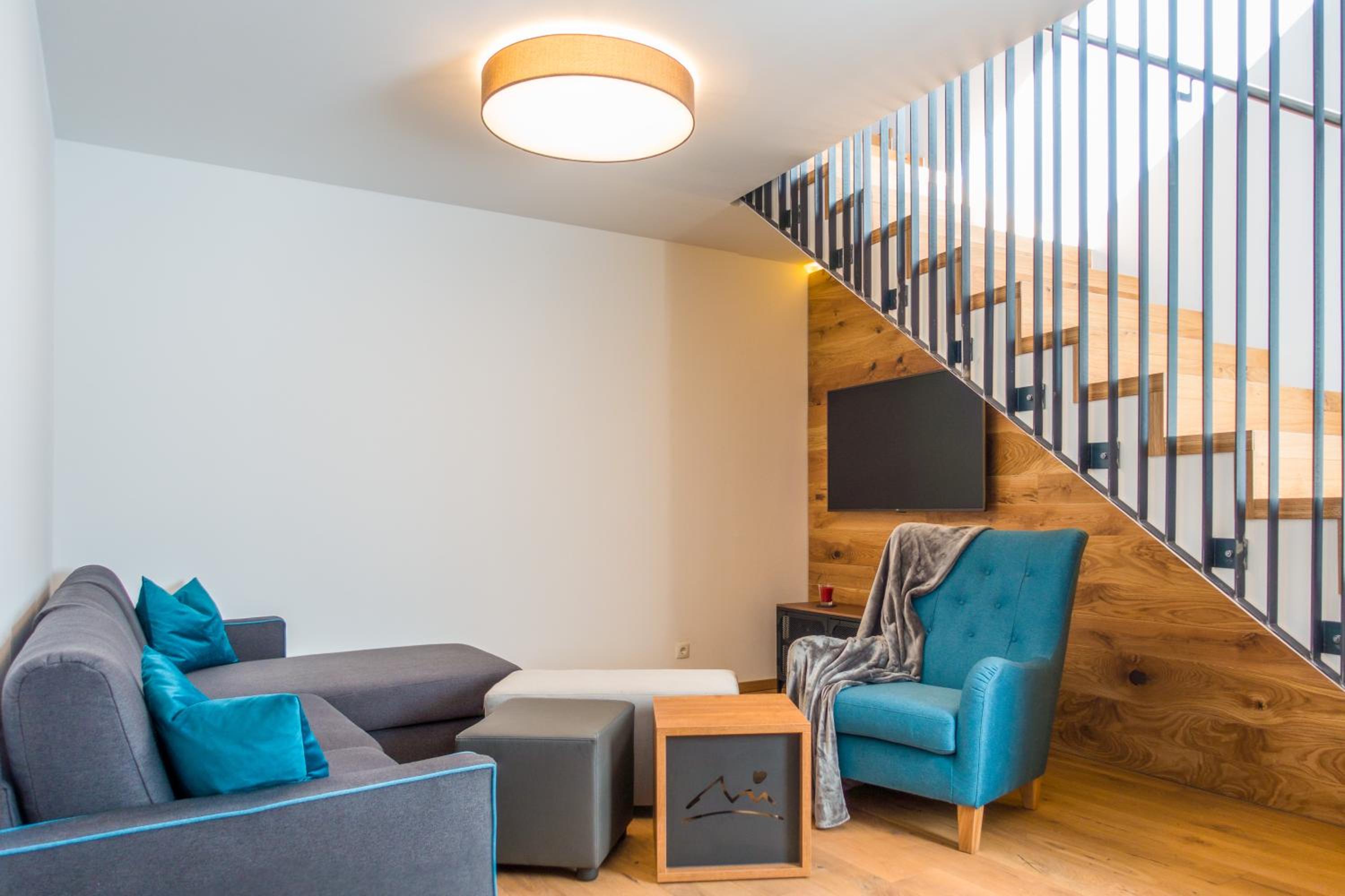 Four-Bedroom Apartment with Balcony photo 1