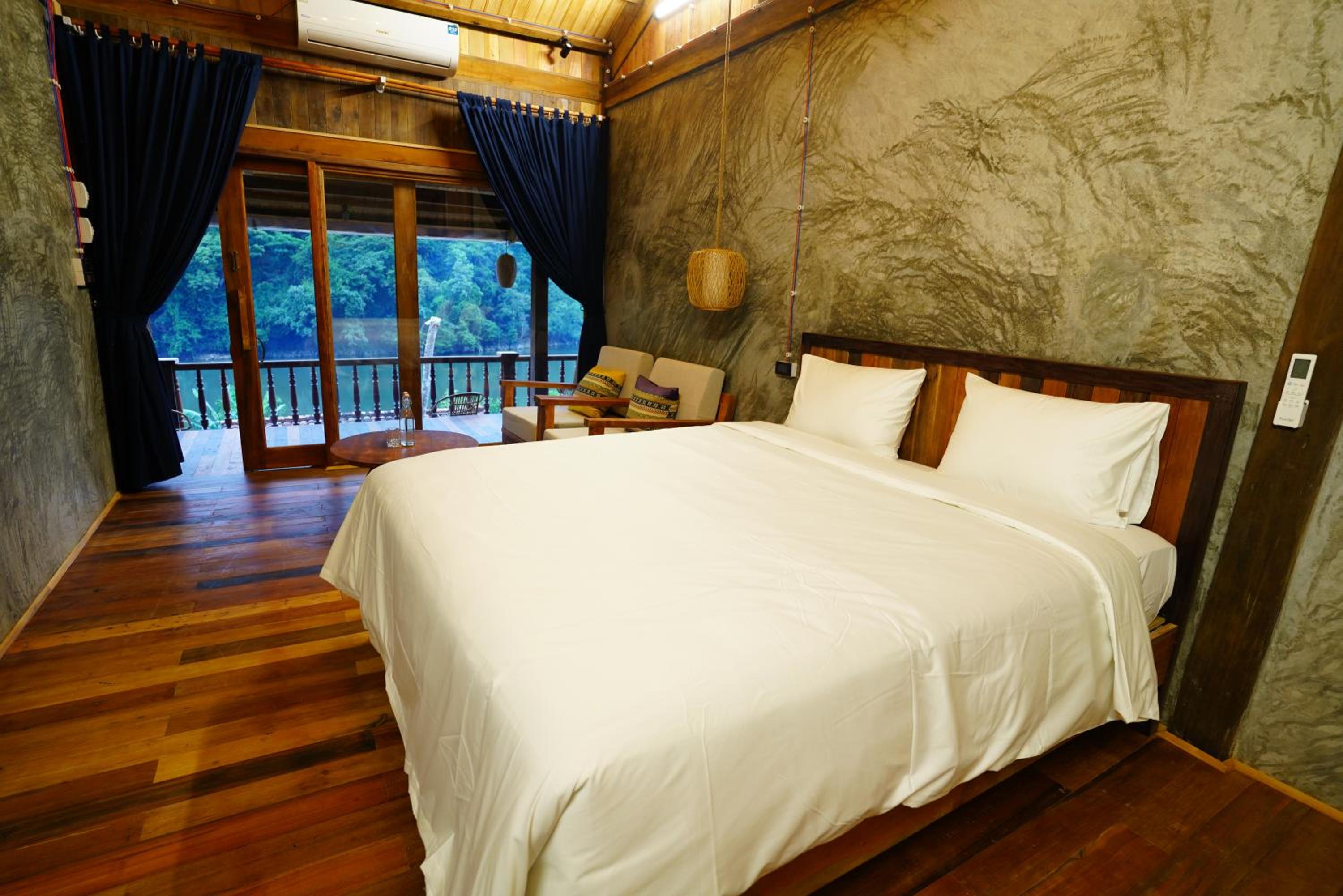 King Room with Balcony