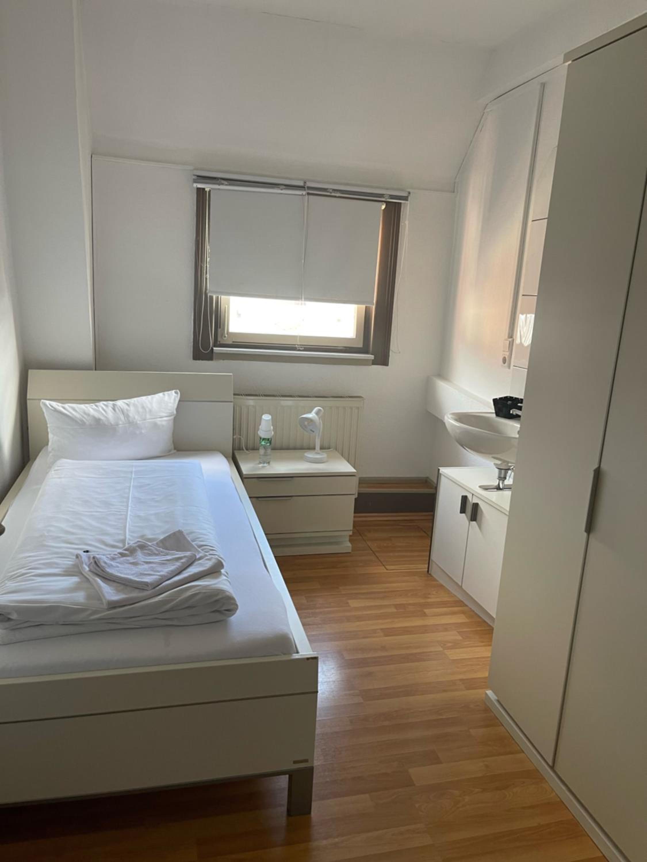 Single Room With Shared Bathroom photo 1