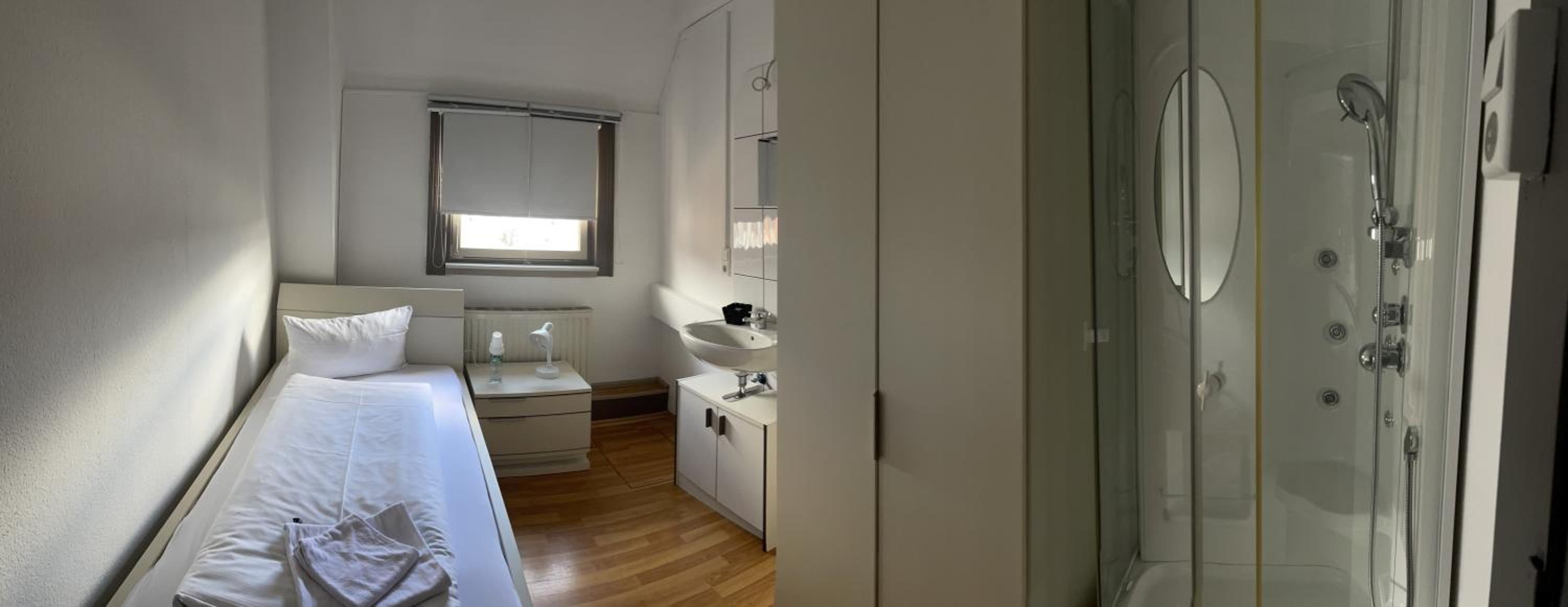Single Room With Shared Bathroom photo 2