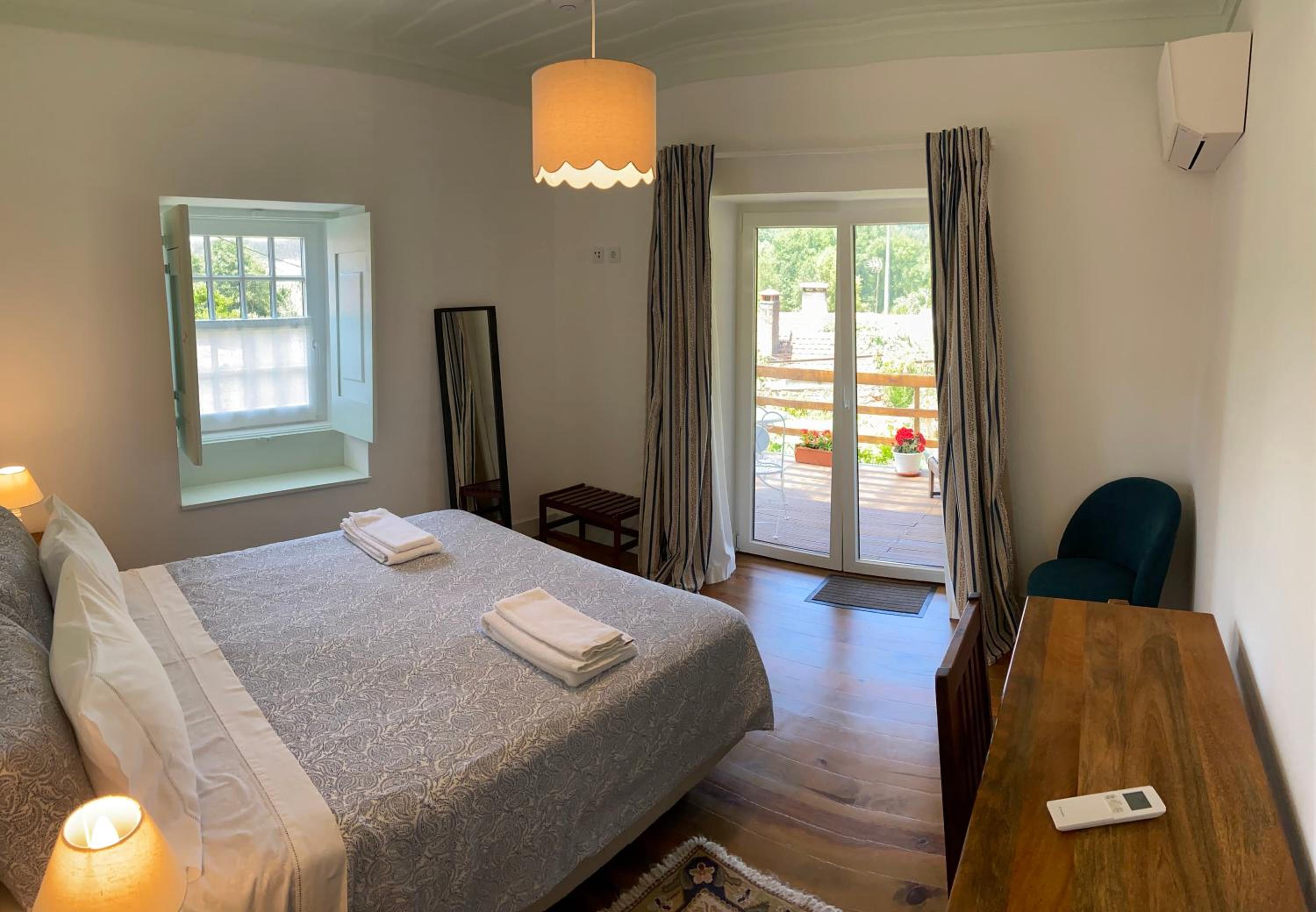 Queen Room with Balcony photo 1