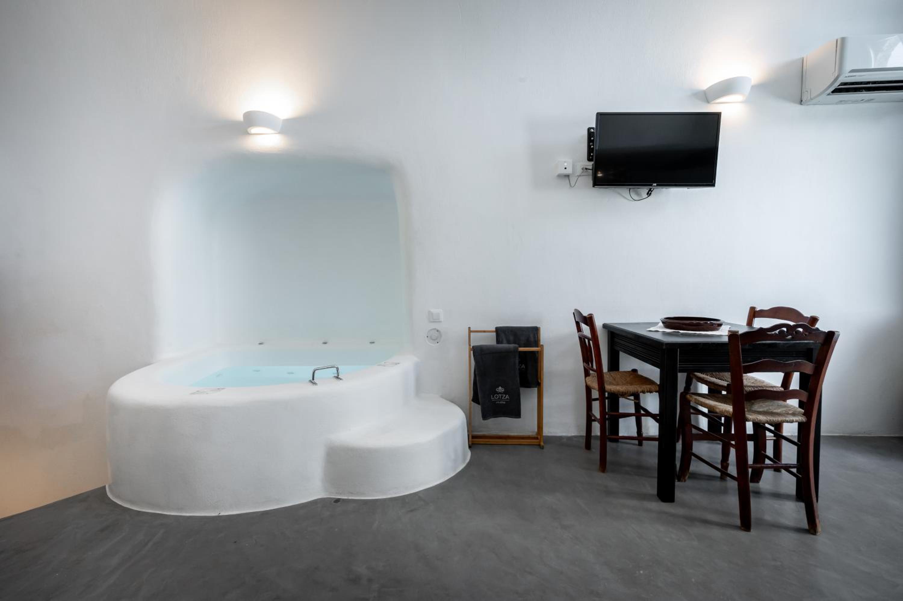 Family Apartment with Indoor Hot Tub - Ground Floor photo 3