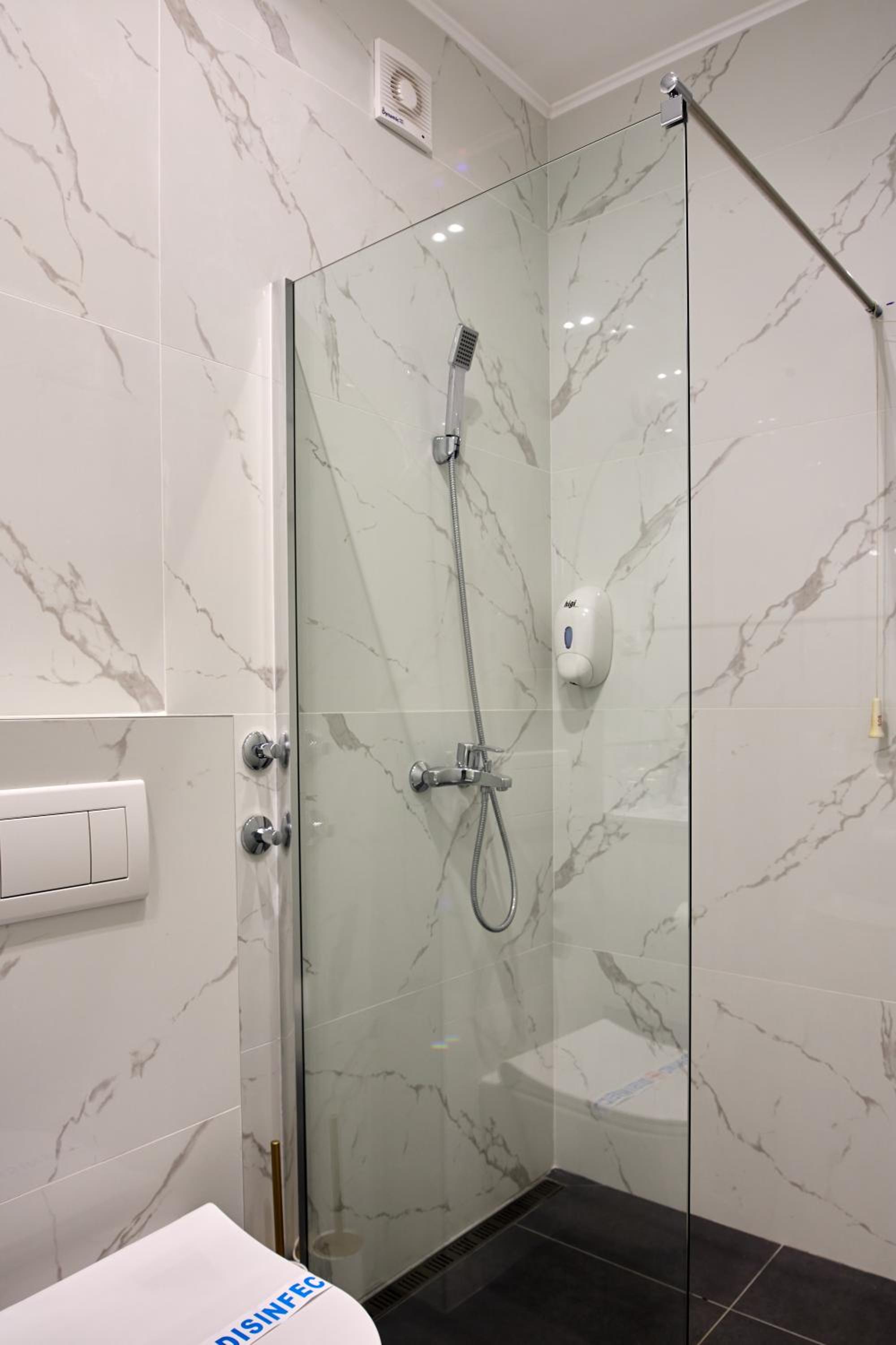 Standard Double or Twin Room - Photo 14