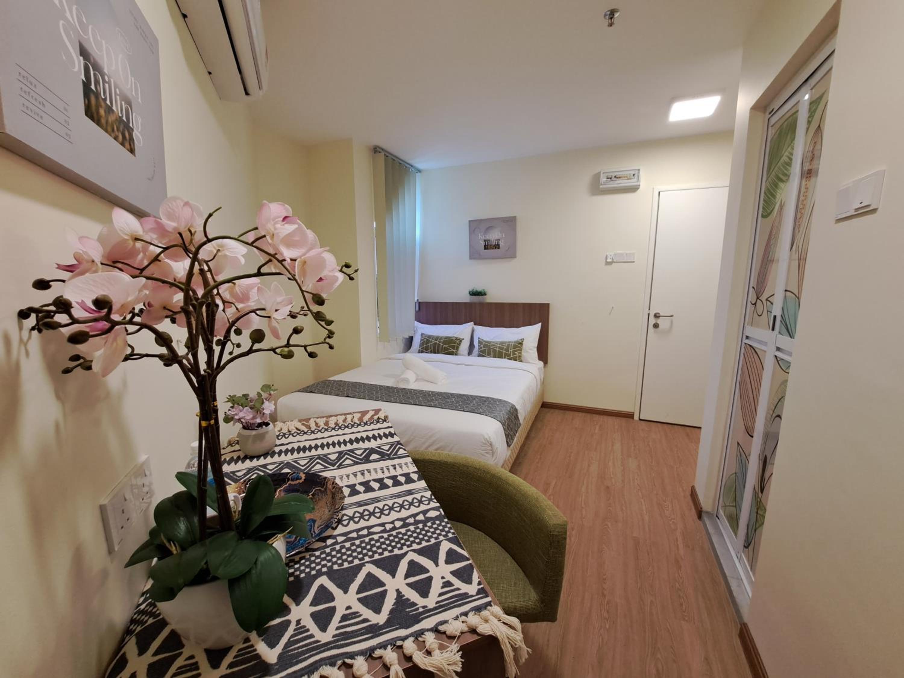 Deluxe Queen Room - Photo 2