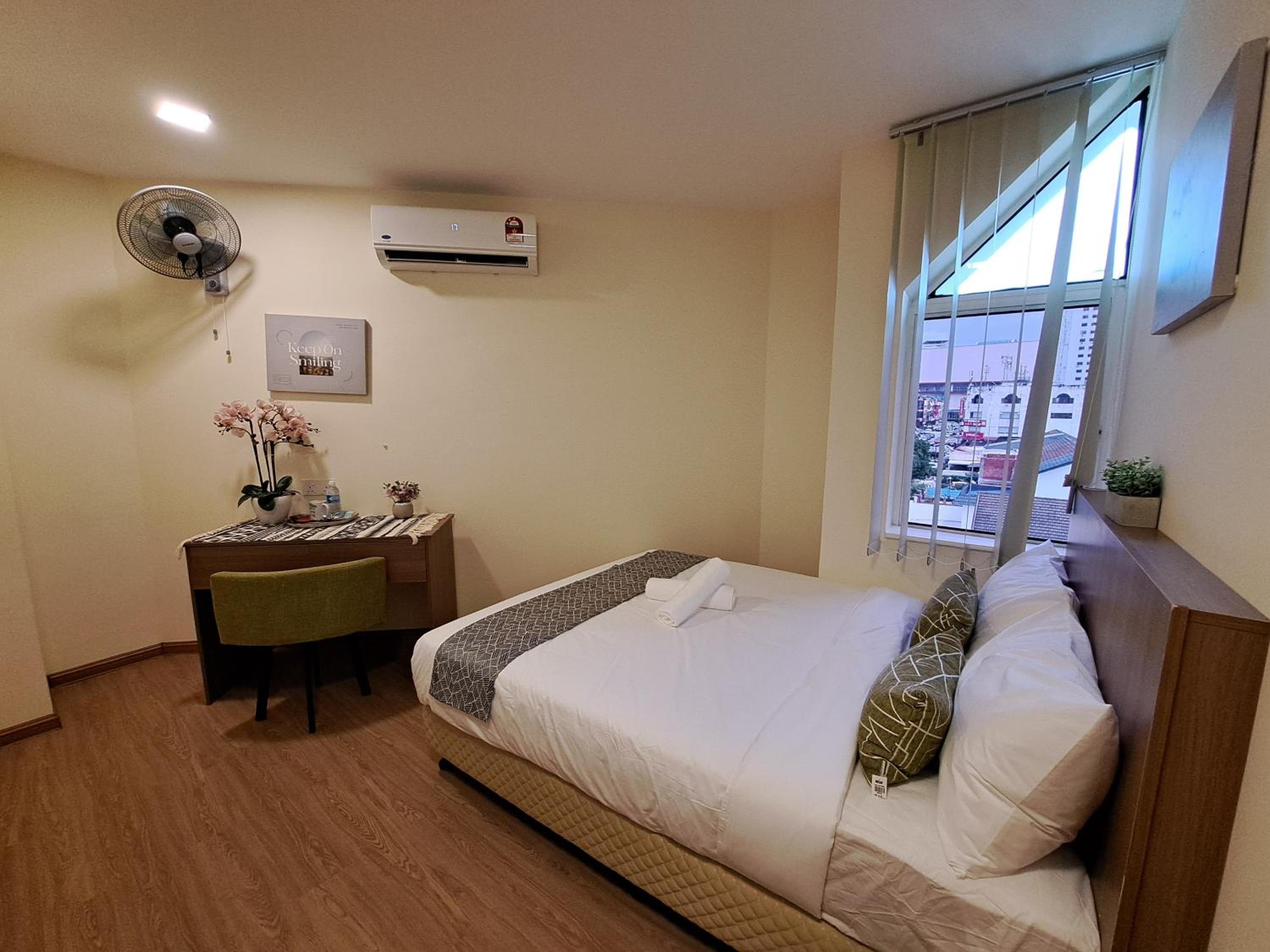 Deluxe Queen Room - Photo 1