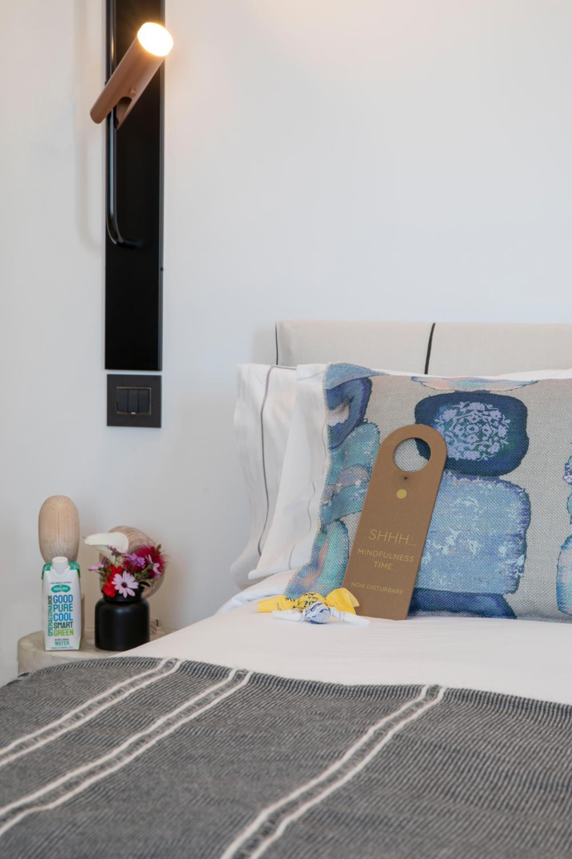 Deluxe King Room - Photo 3