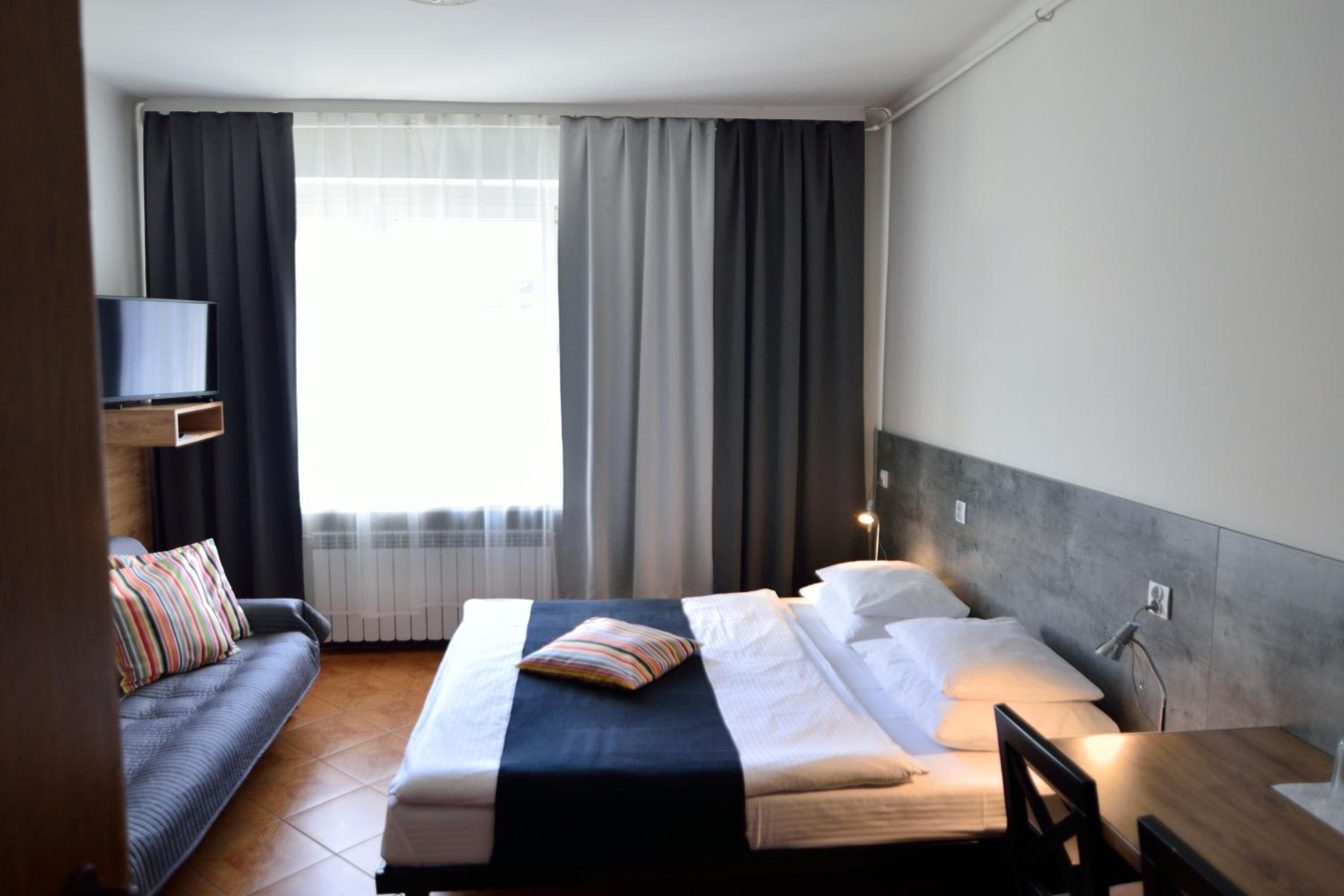 Double Room - Photo 12