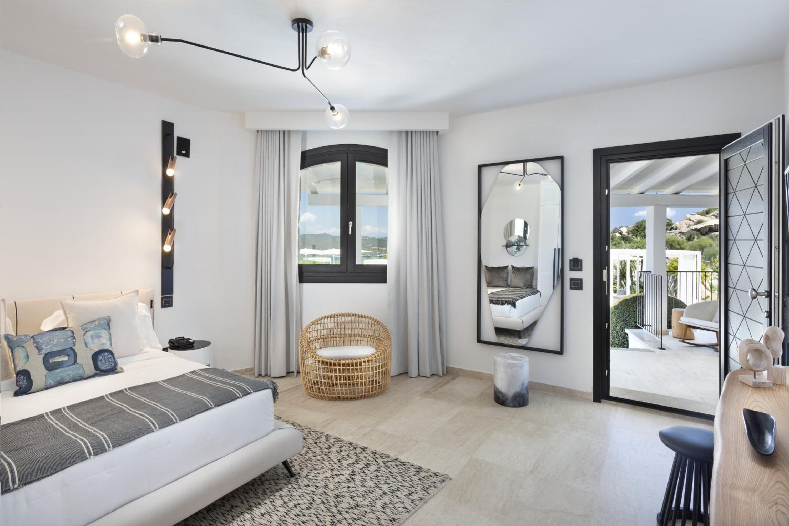 Deluxe King Room - Photo 4