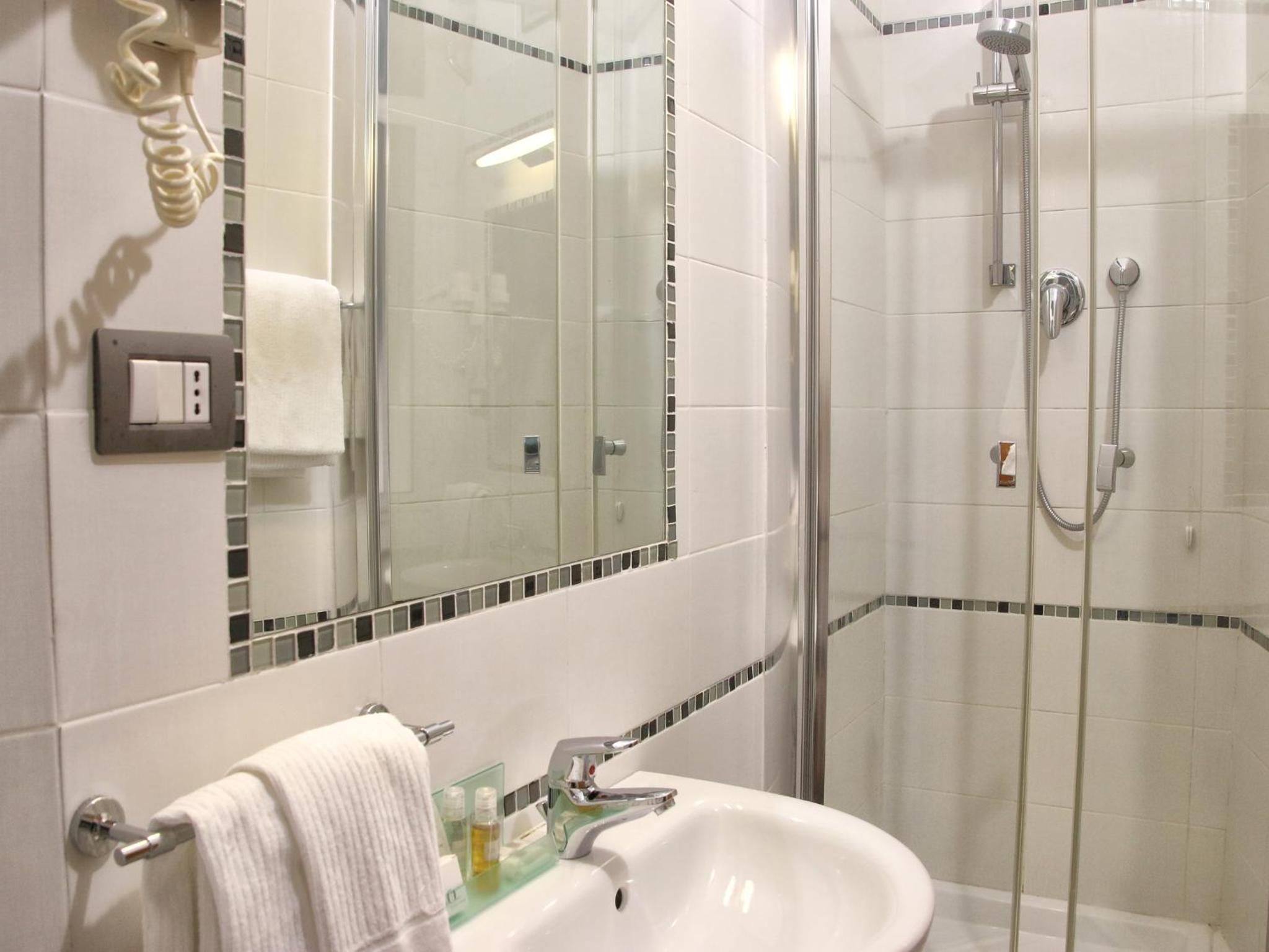 Triple Room - Photo 6