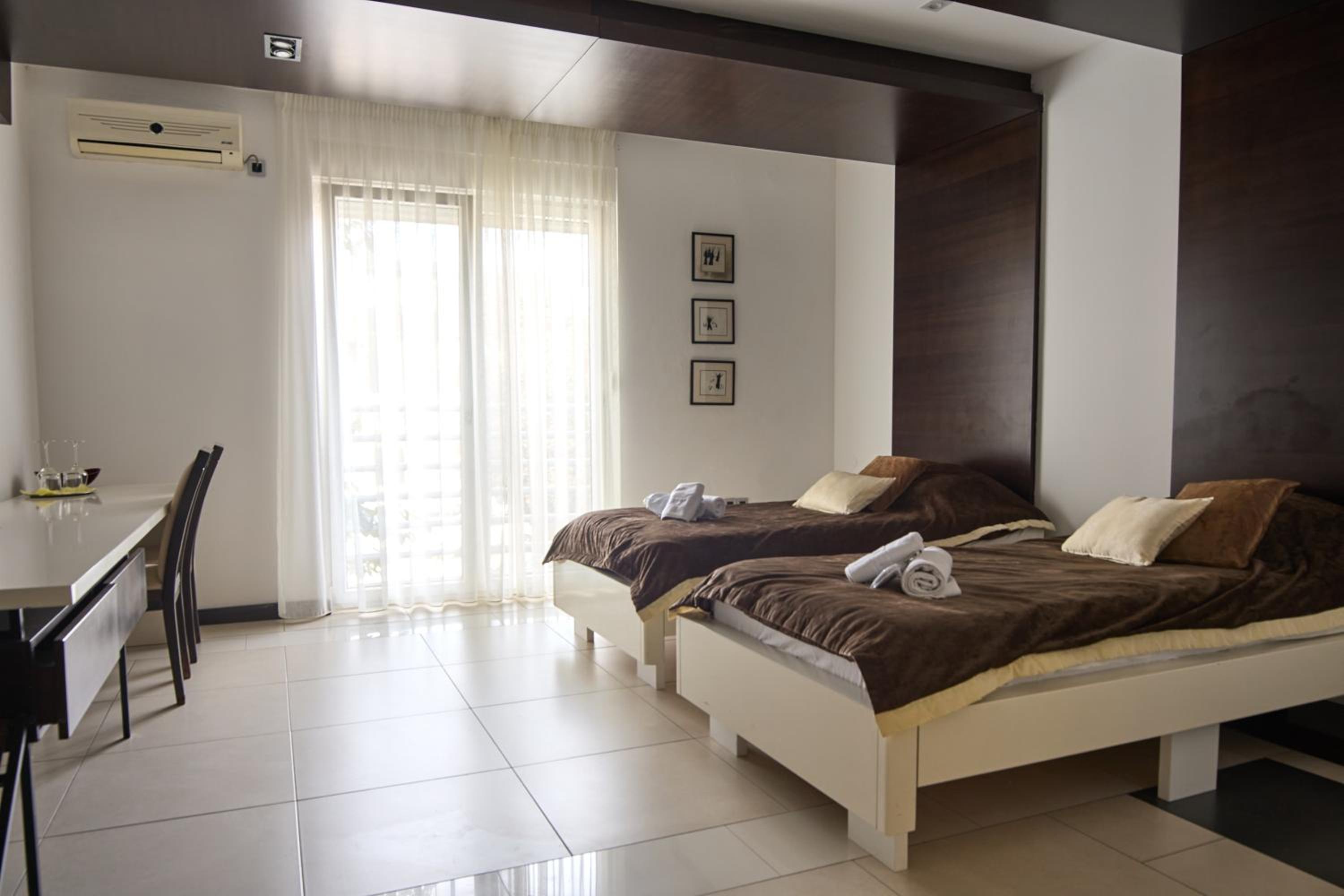 Standard Double or Twin Room - Photo 10