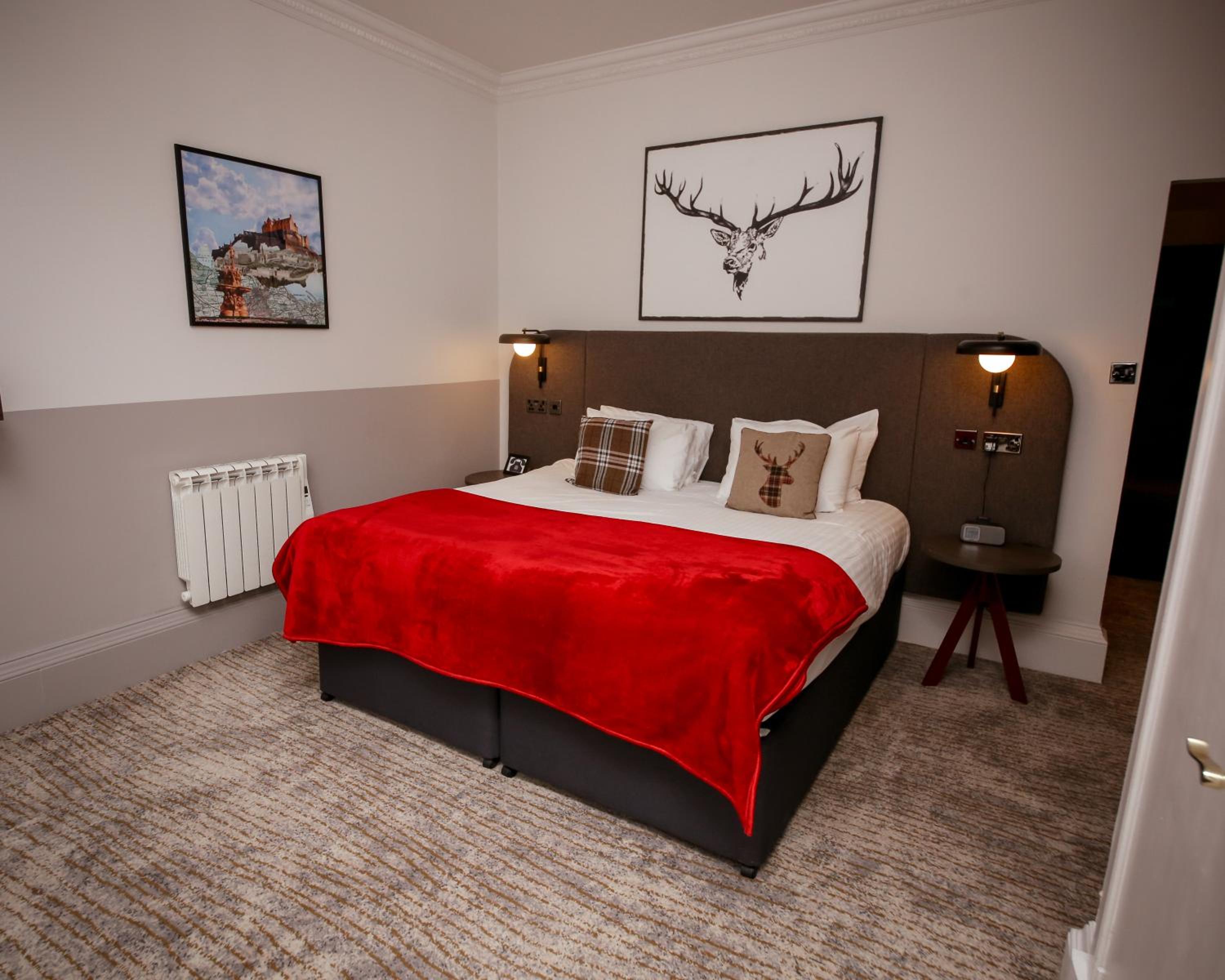 Superior Double Room - Non-Smoking thumbnail 5