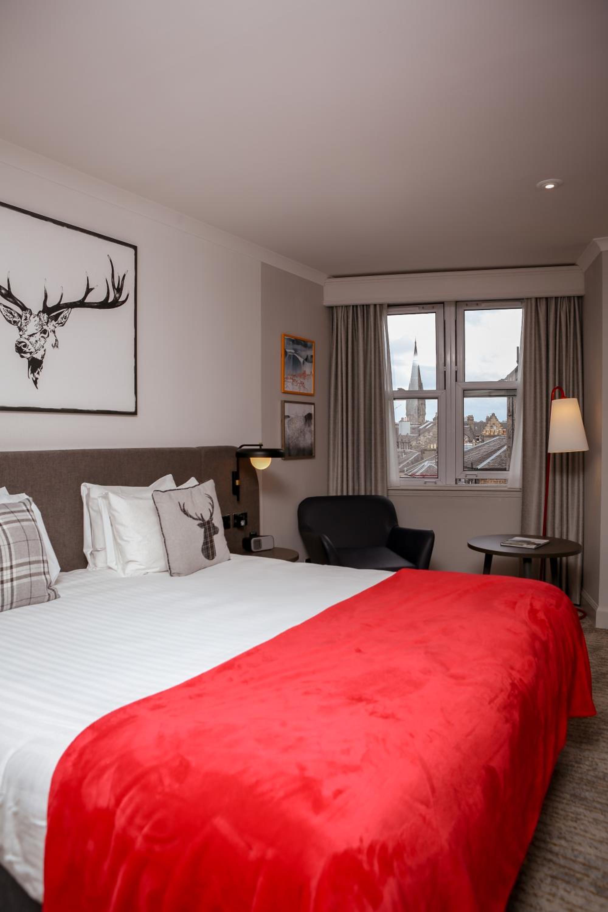 Executive Double Room thumbnail 5