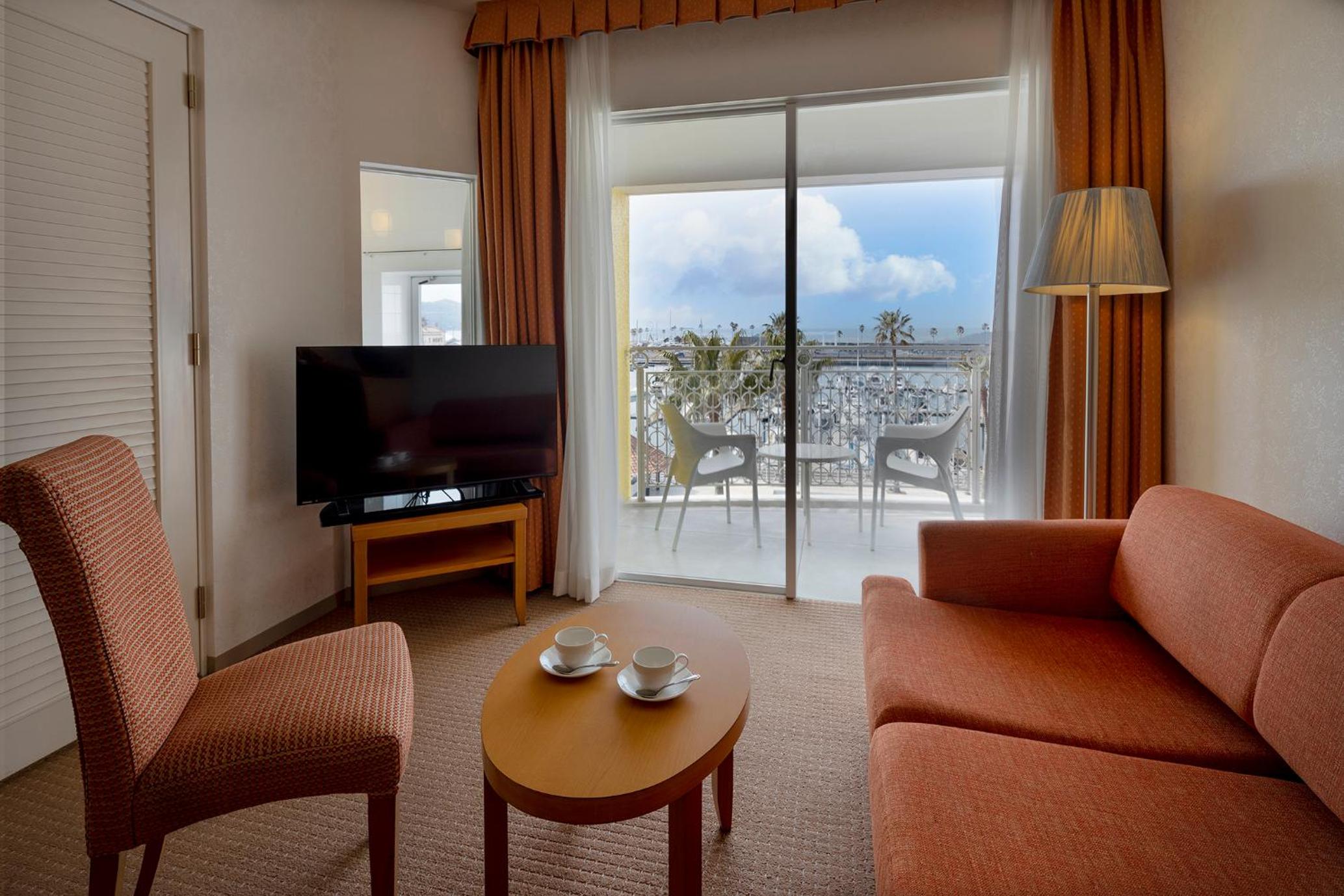 Deluxe Twin Room with Sea View Private Bathroom - non-smoking photo 1