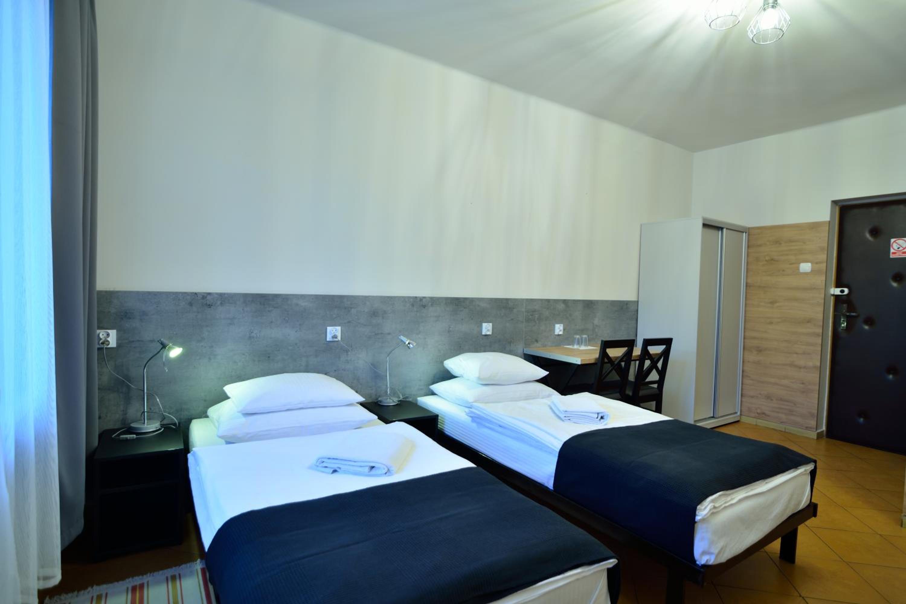 Budget Twin Room - Photo 2
