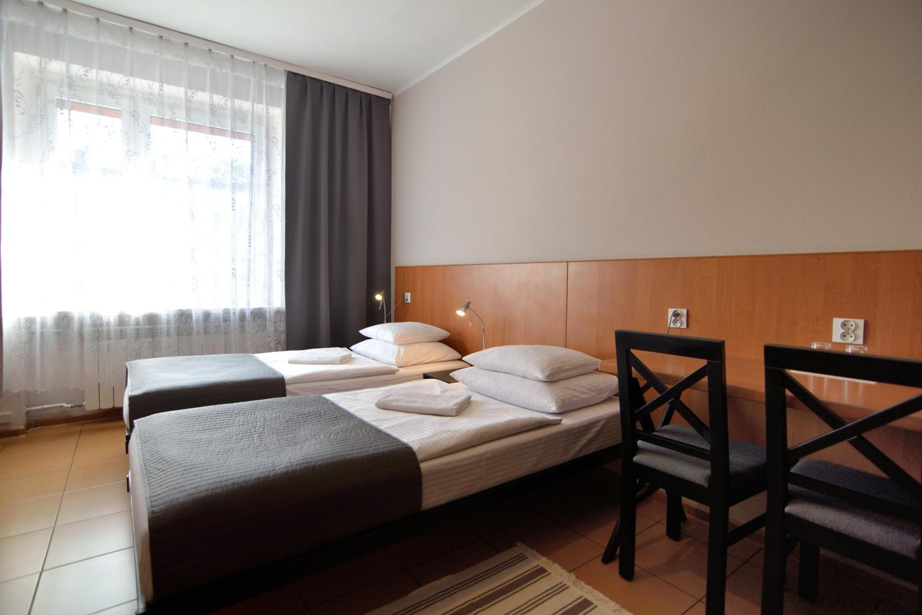 Budget Twin Room - Photo 3