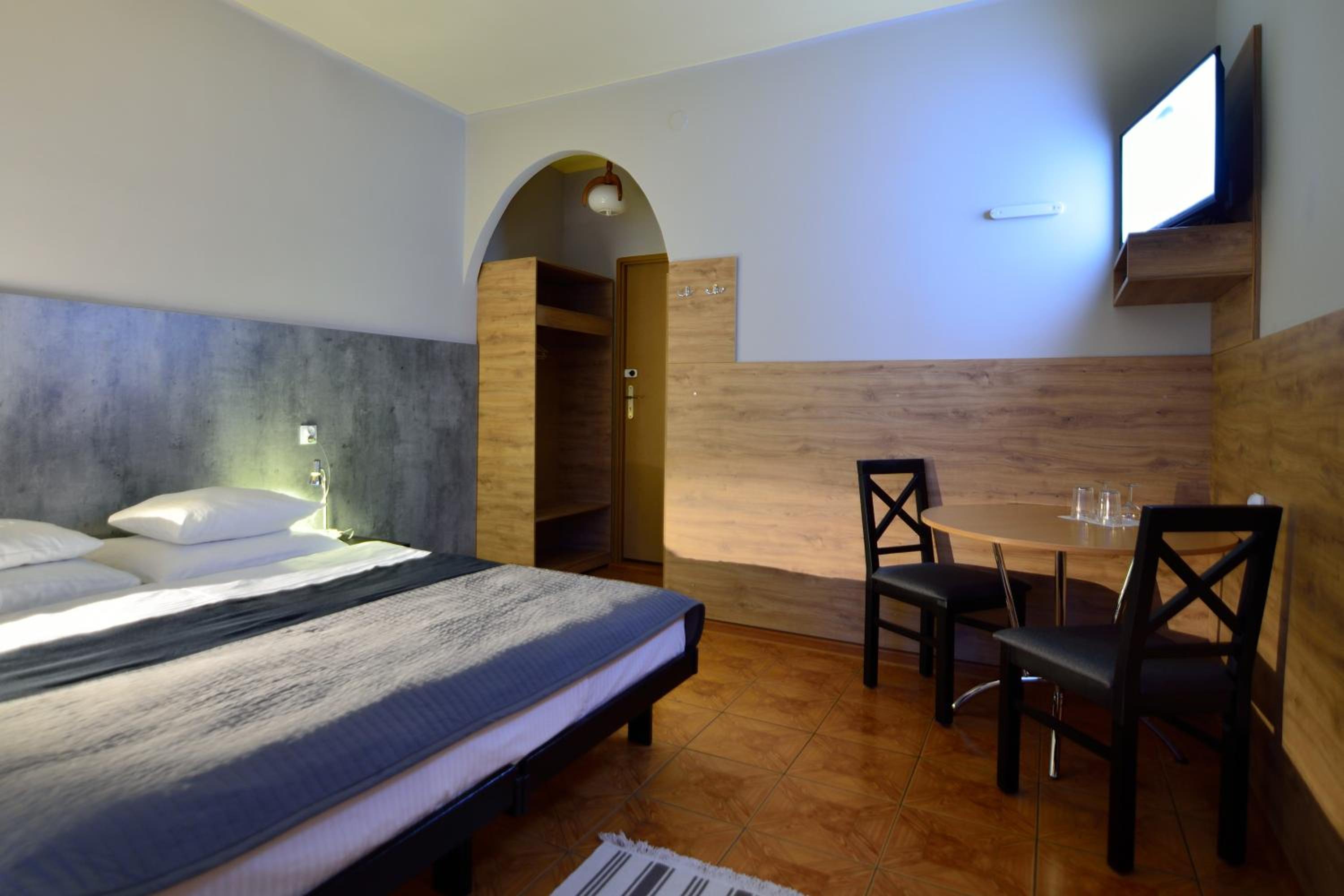 Double Room - Photo 6