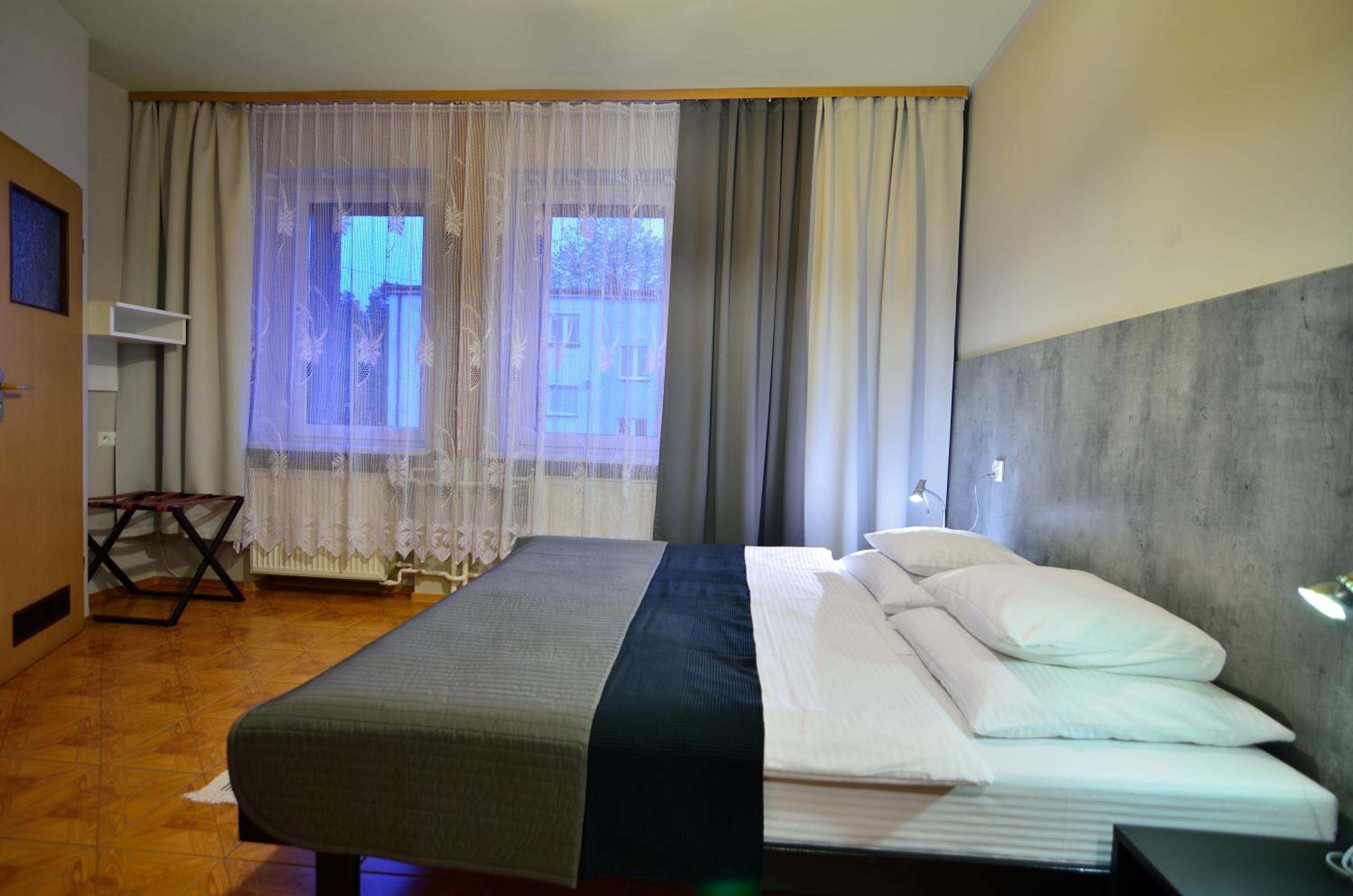 Double Room - Photo 7