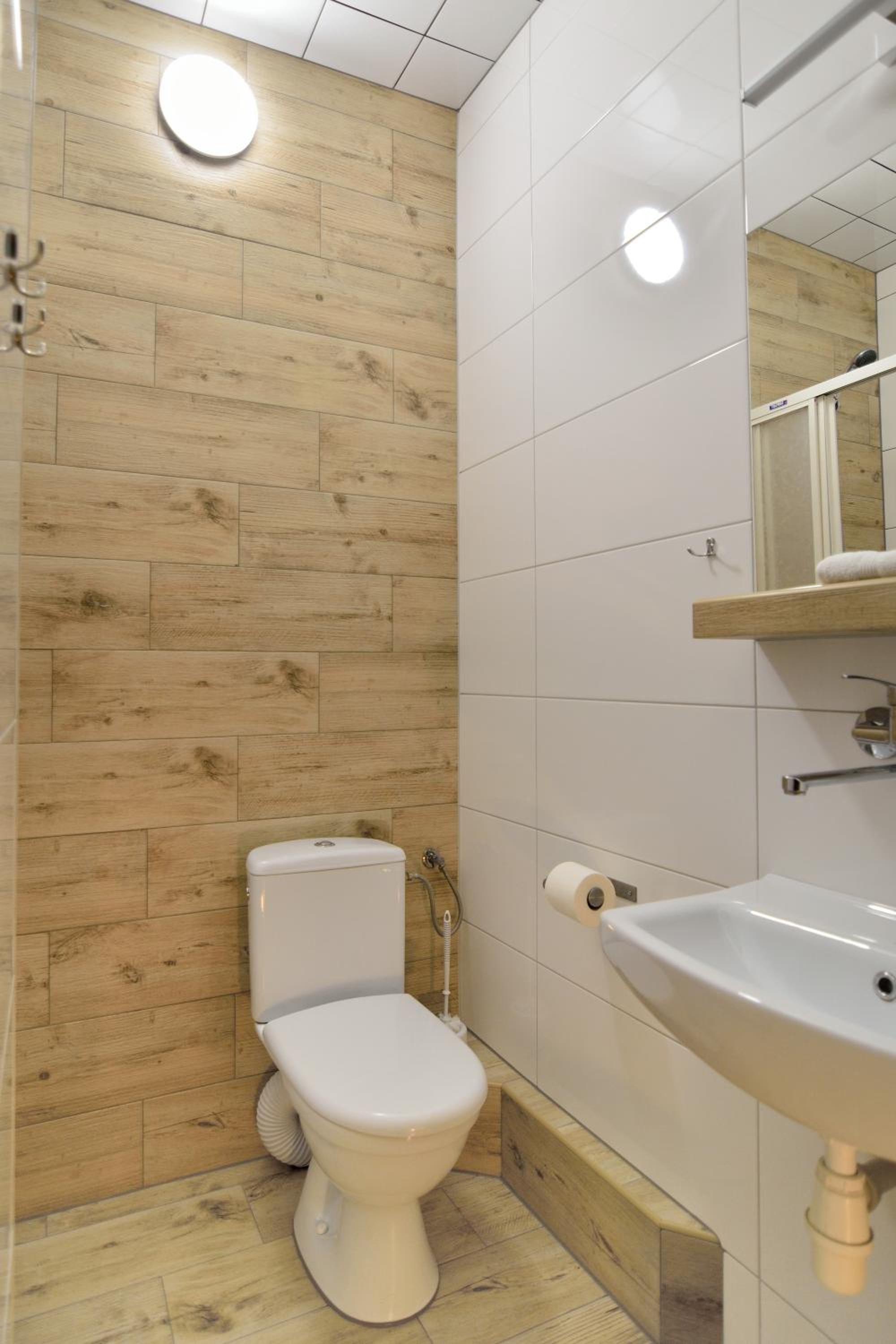 Double Room - Photo 11