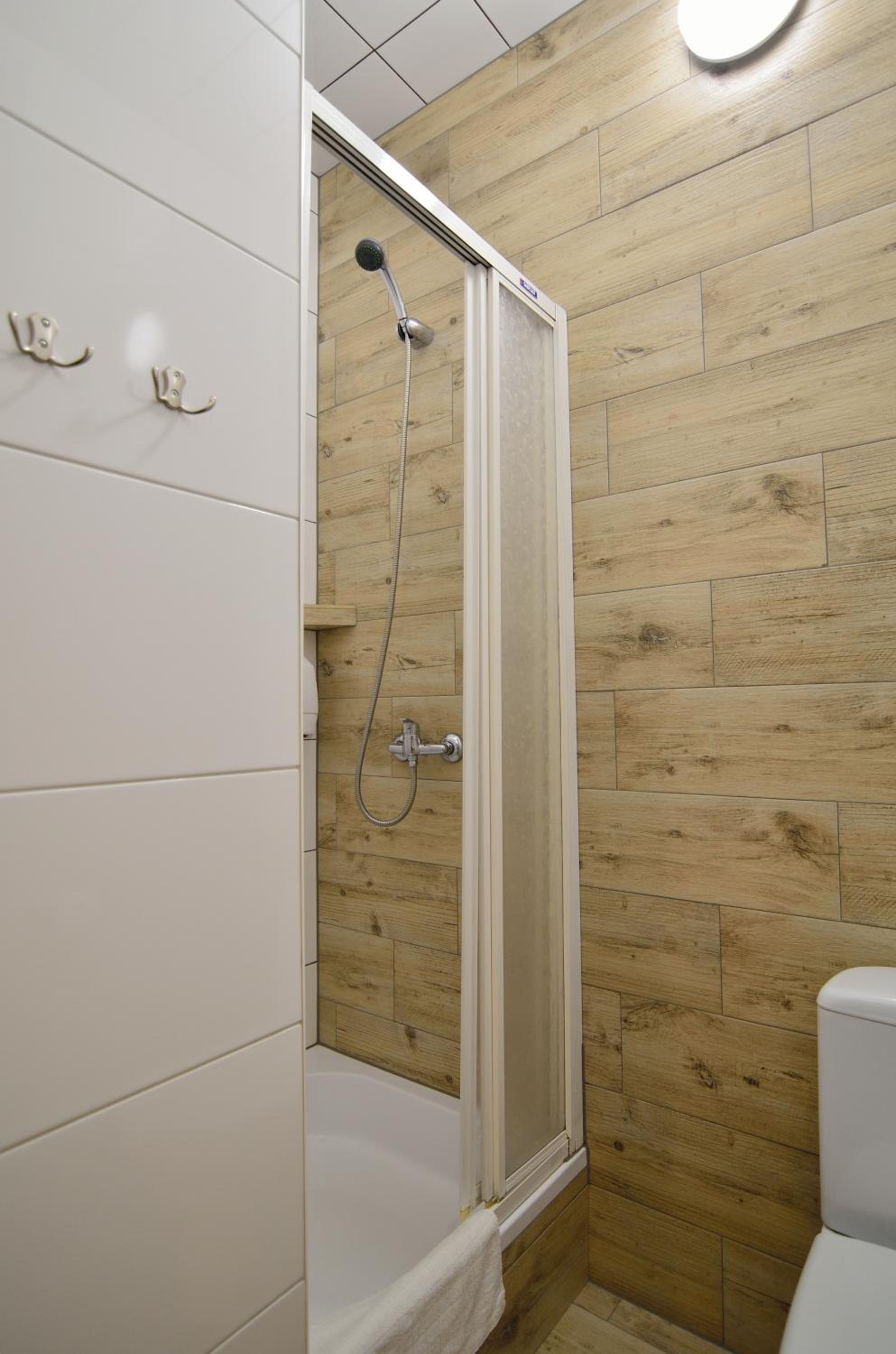 Double Room - Photo 8