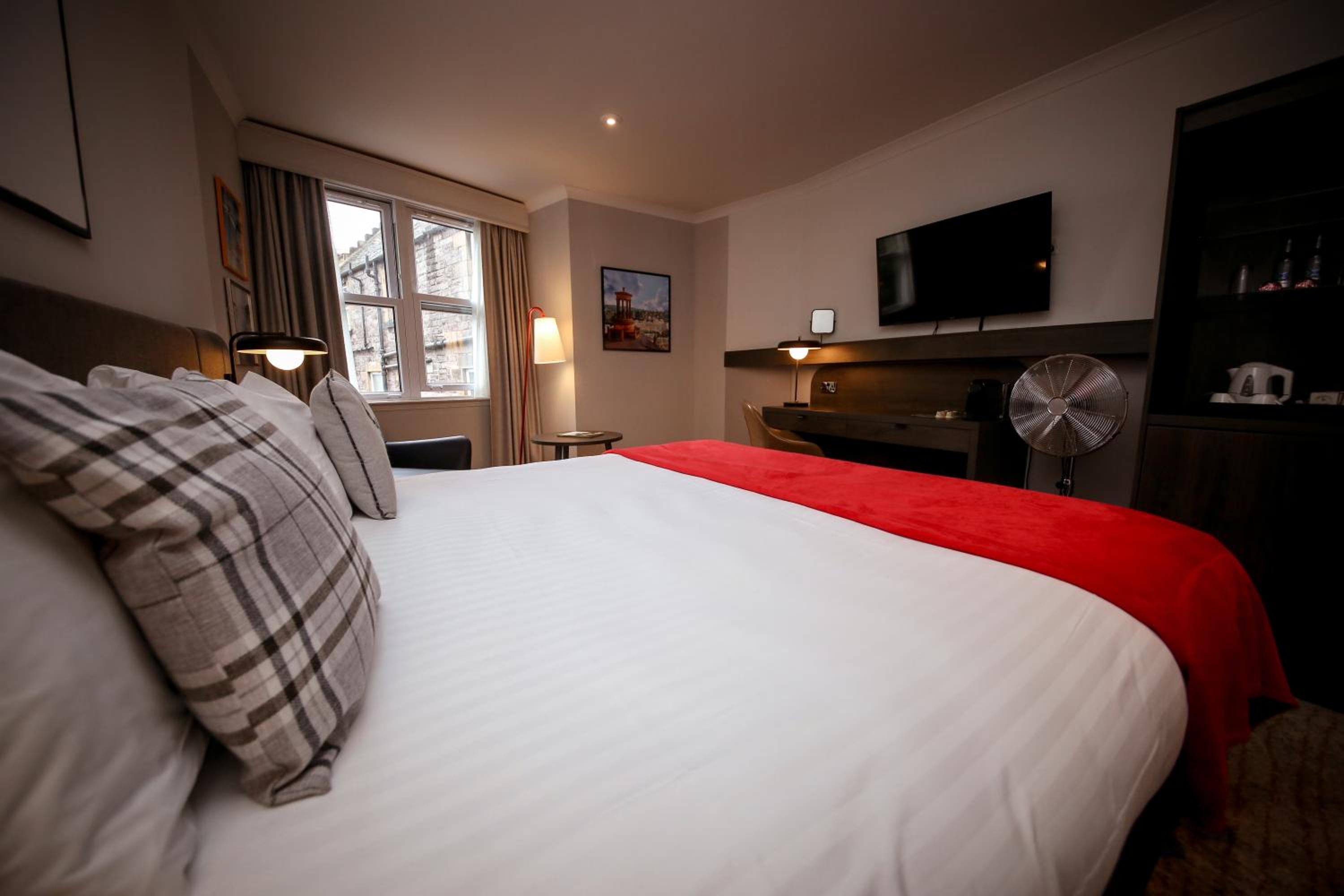 Executive Double Room thumbnail 6