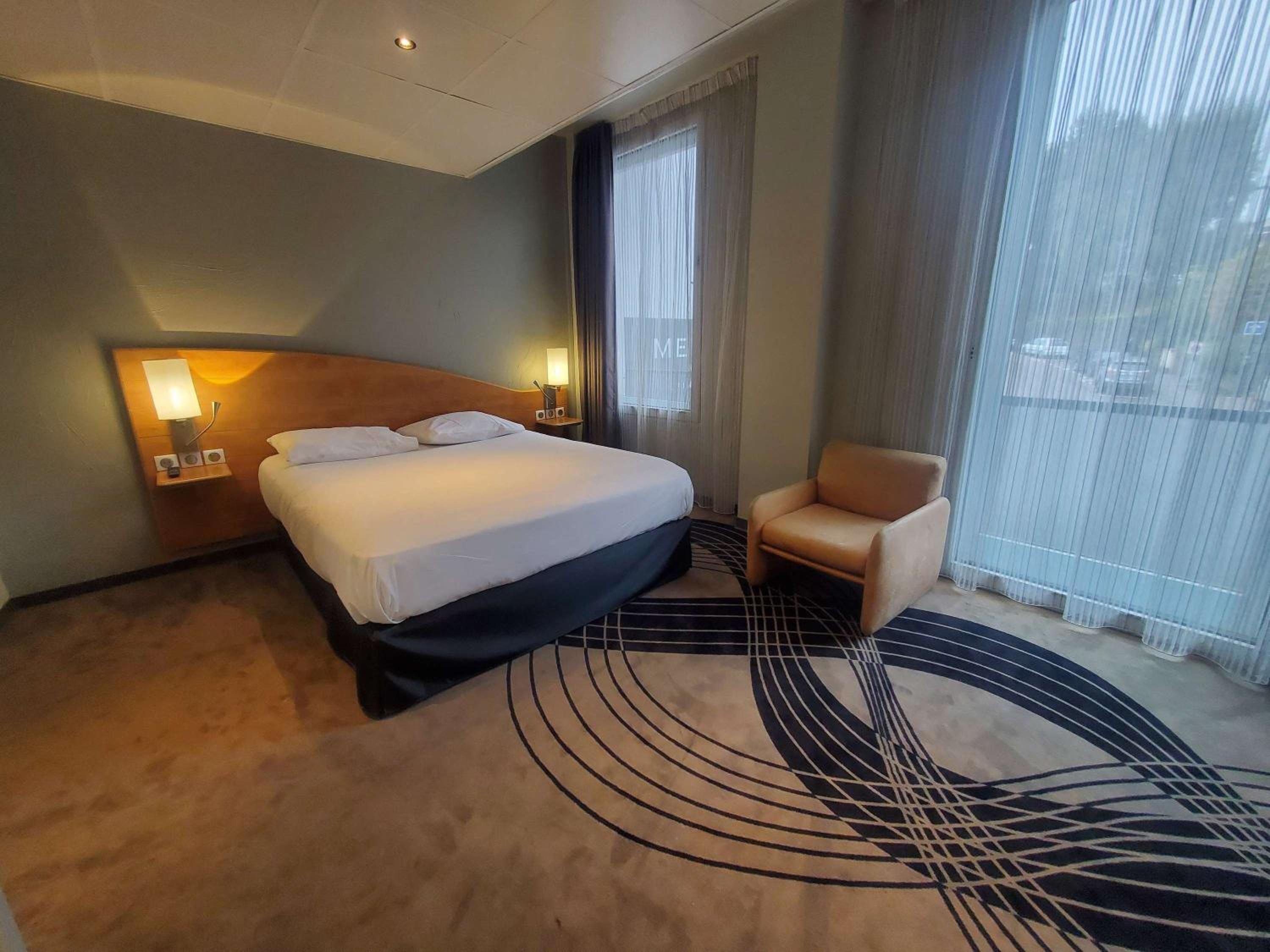 Standard One Double Bed - Photo 1