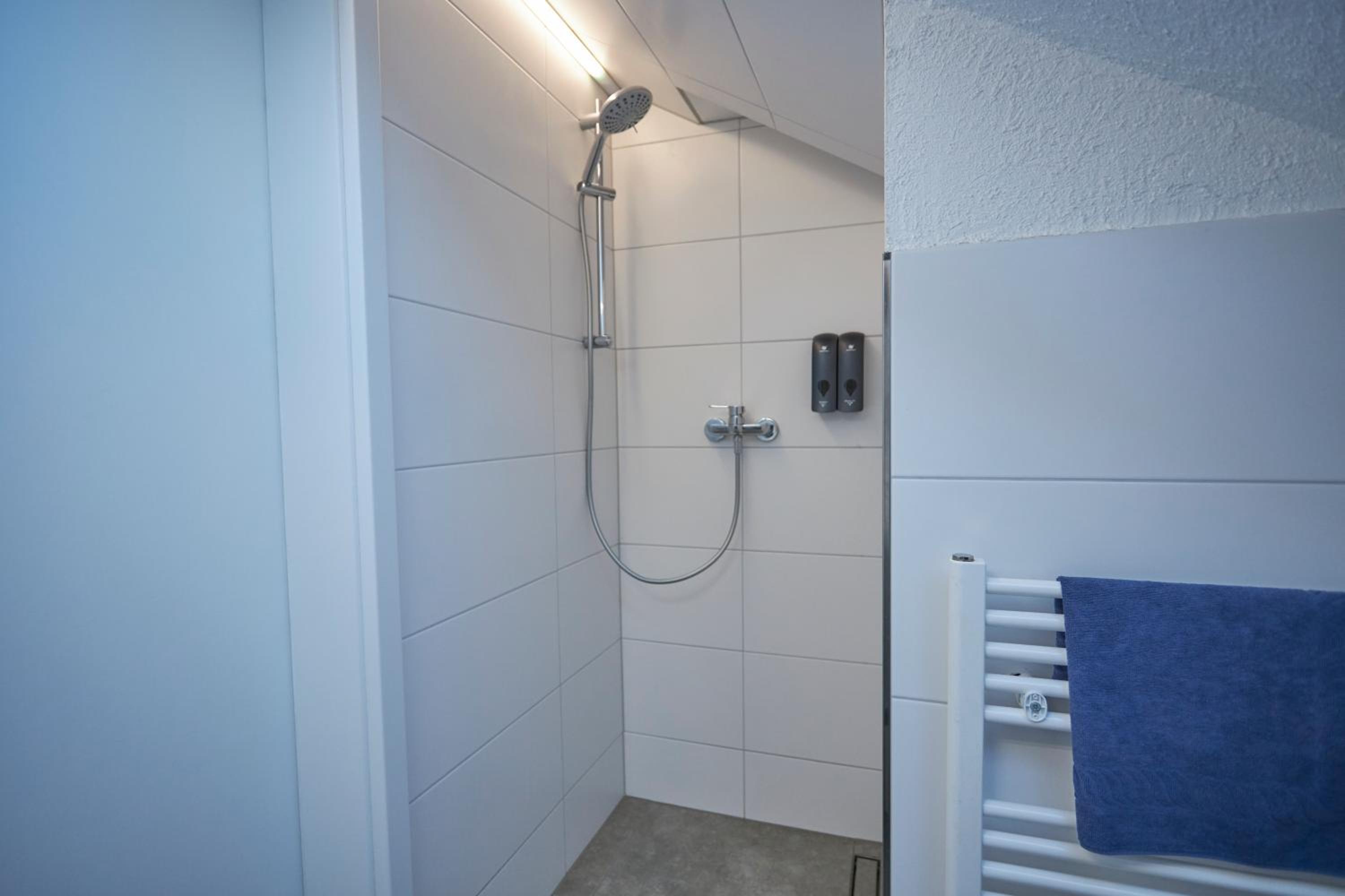 Modern Three Bedroom Apartment photo 3