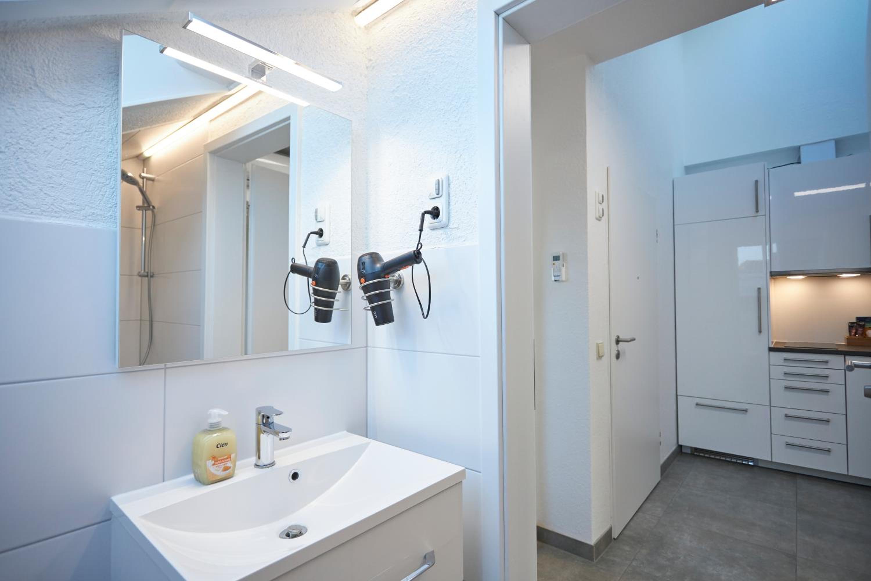 Modern Three Bedroom Apartment photo 2