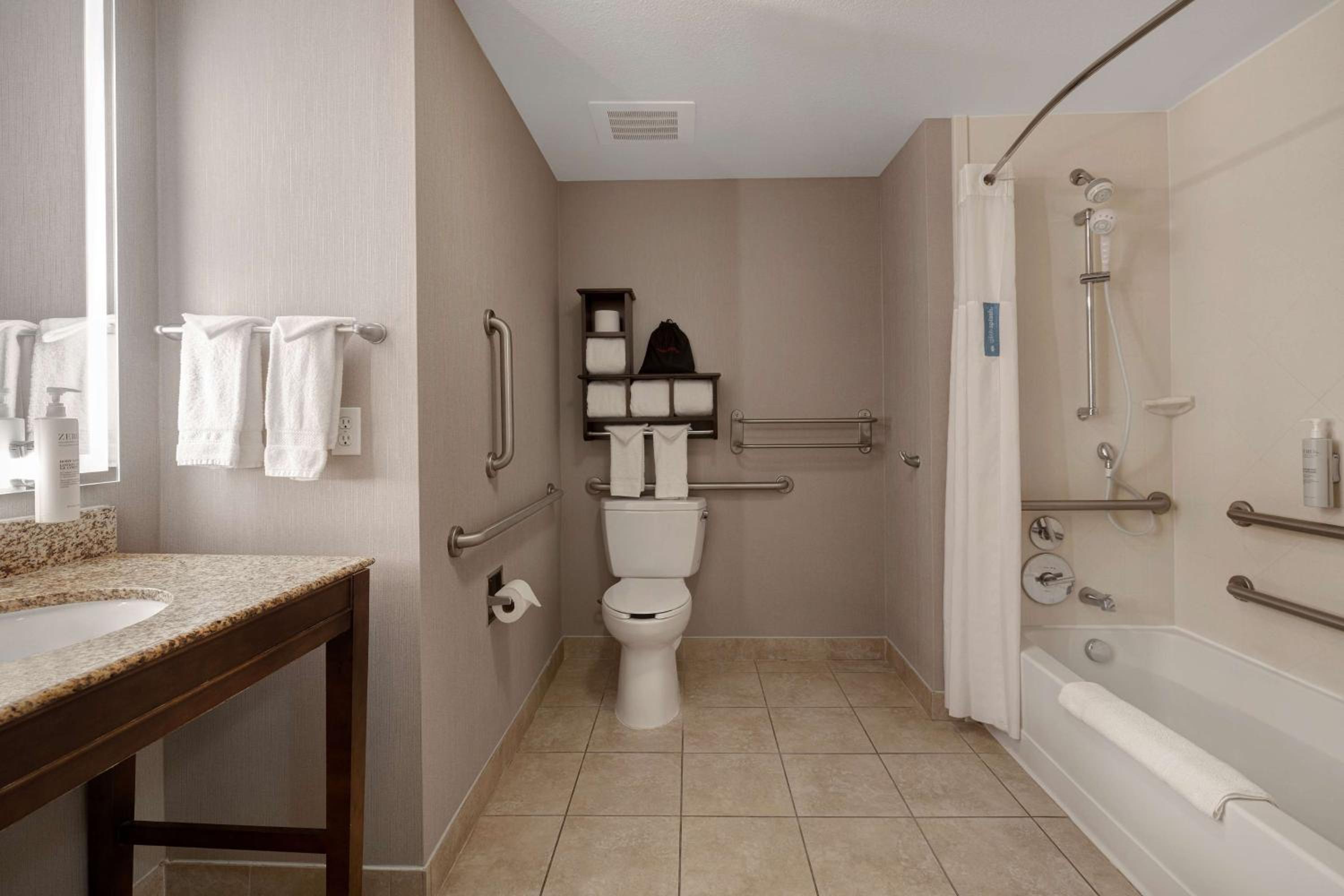 Queen Room with Two Queen Beds - Disability Access/Non-Smoking - Photo 3