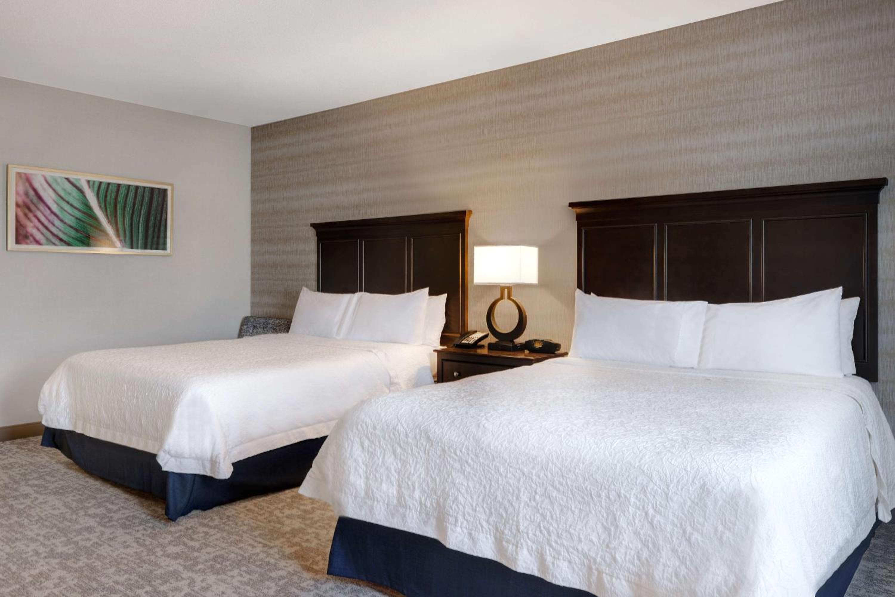 Room with Two Queen Beds - Non-Smoking - Photo 2