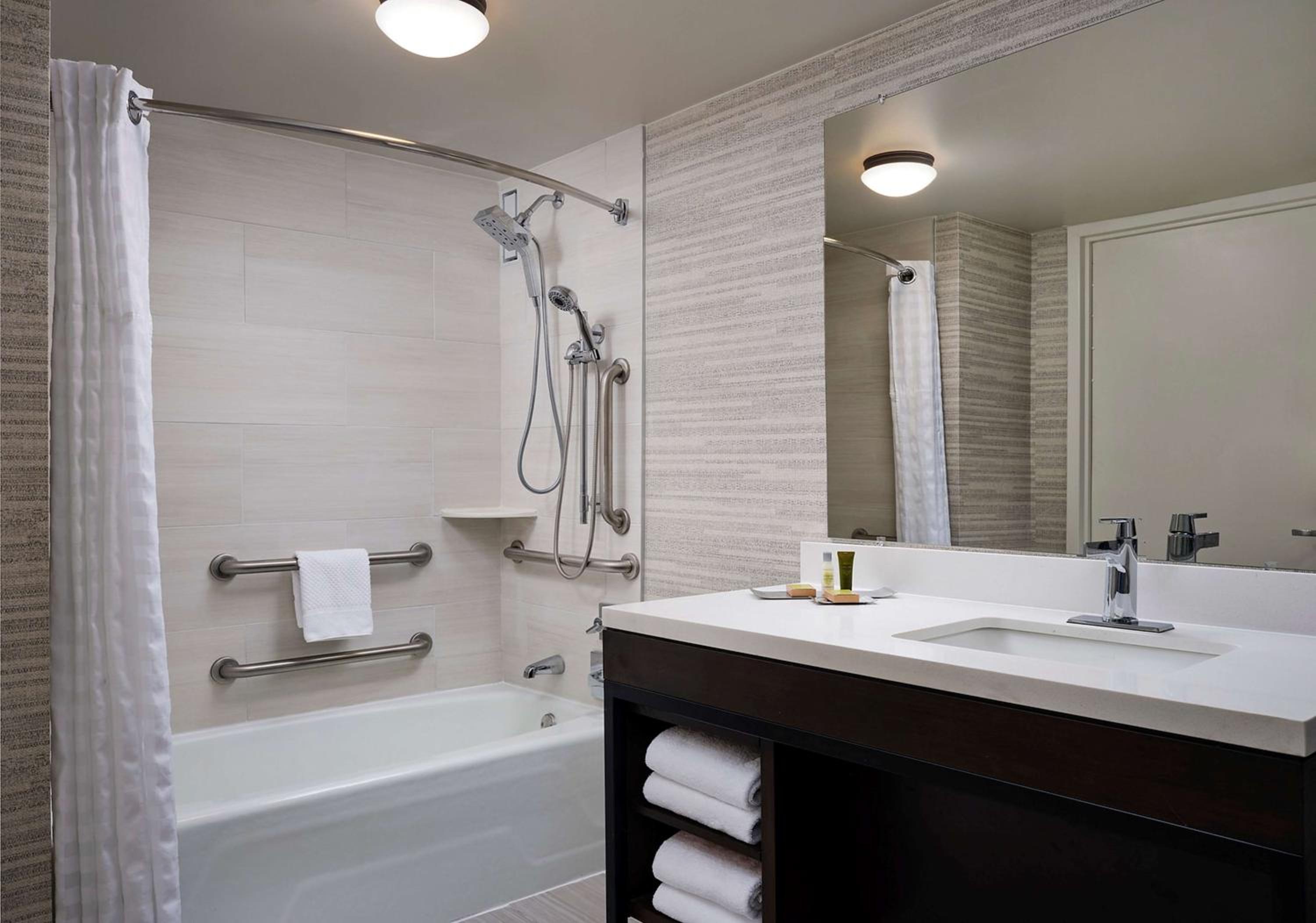 Queen Room with Two Queen Beds and Bath Tub - Mobility Access - Photo 3
