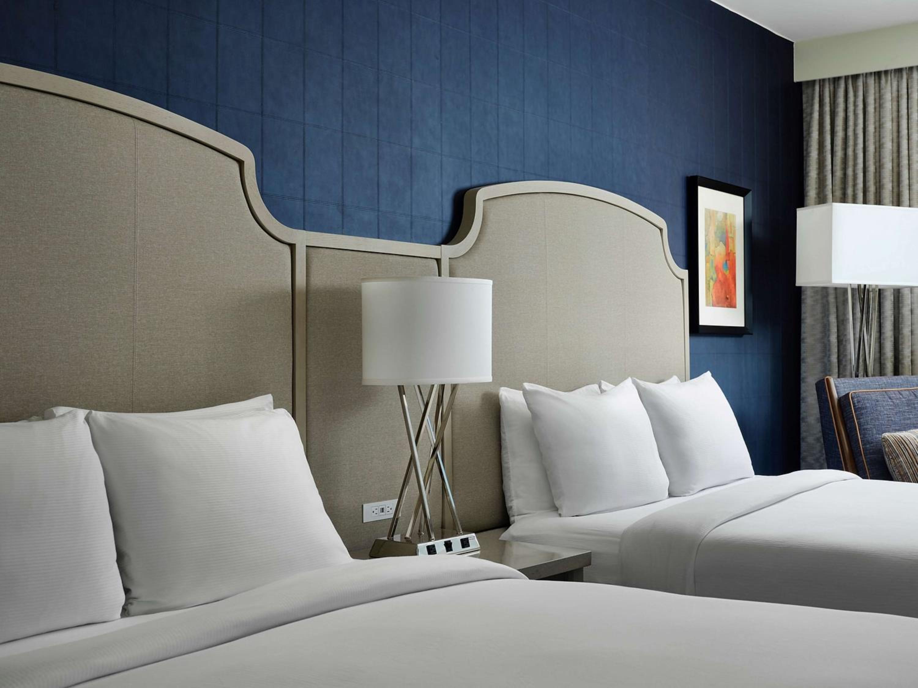 Queen Room with Two Queen Beds - Photo 2