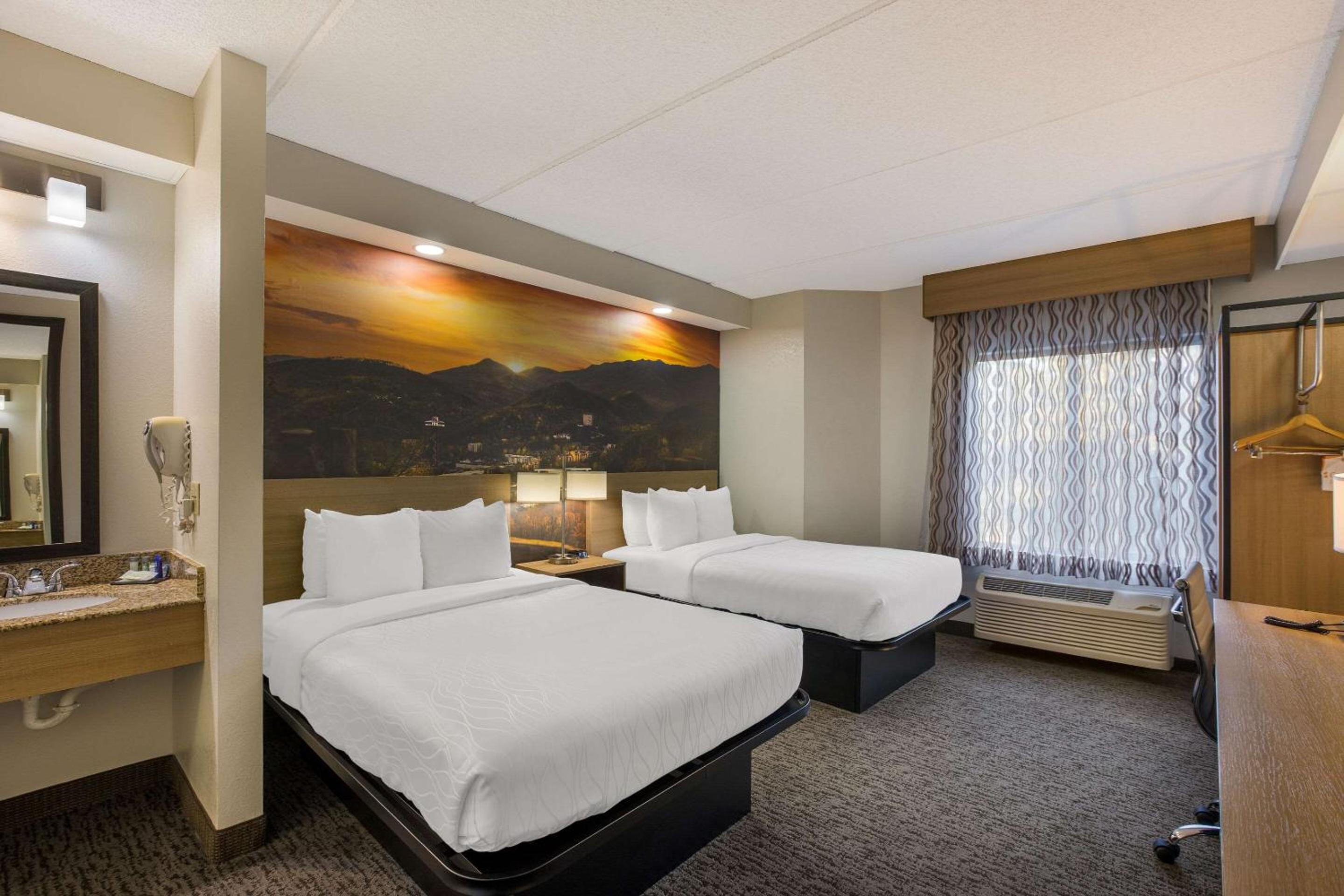 Standard Room with Two Double Beds - Non-Smoking - Photo 1
