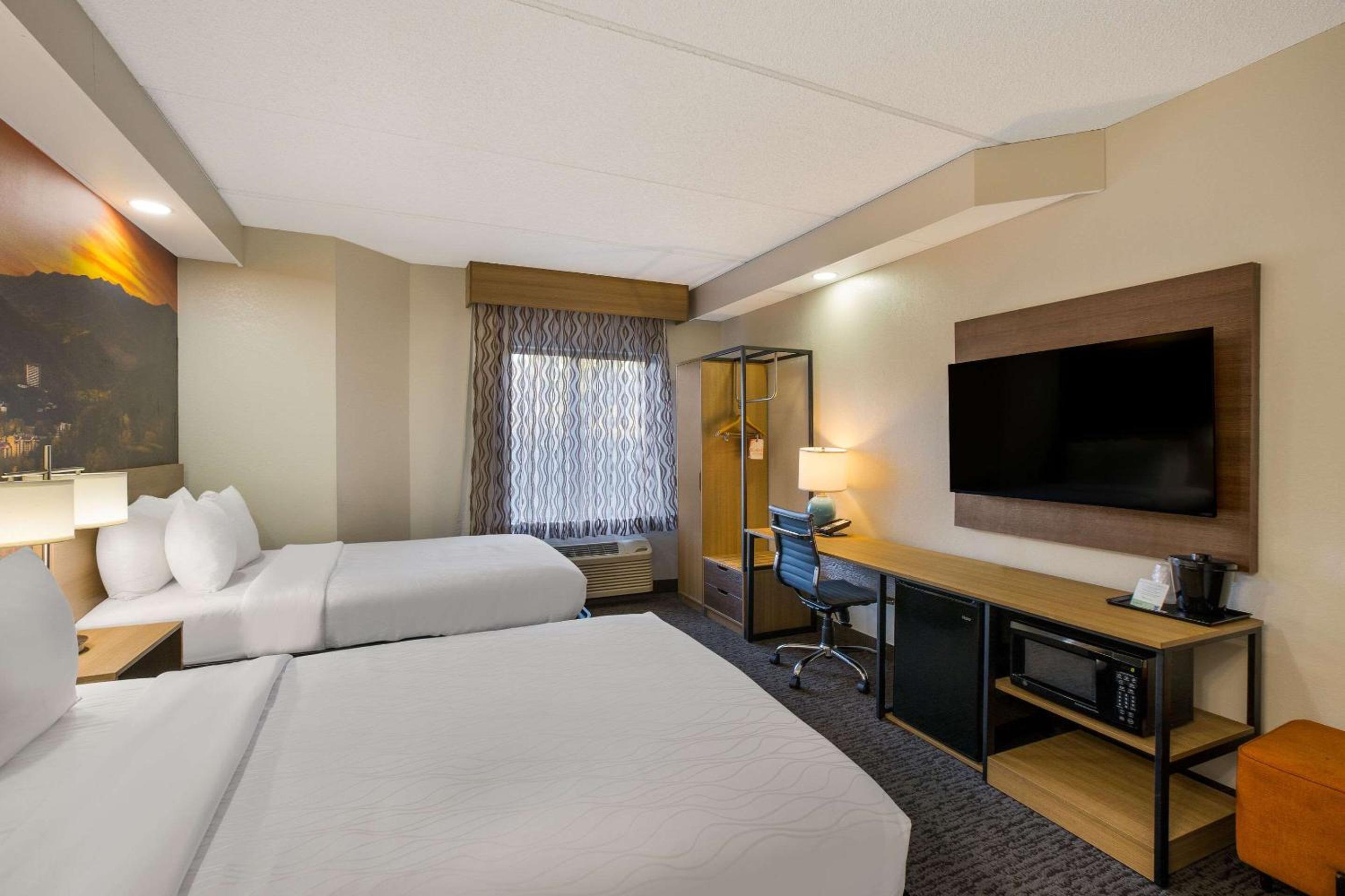 Standard Room with Two Double Beds - Non-Smoking - Photo 5