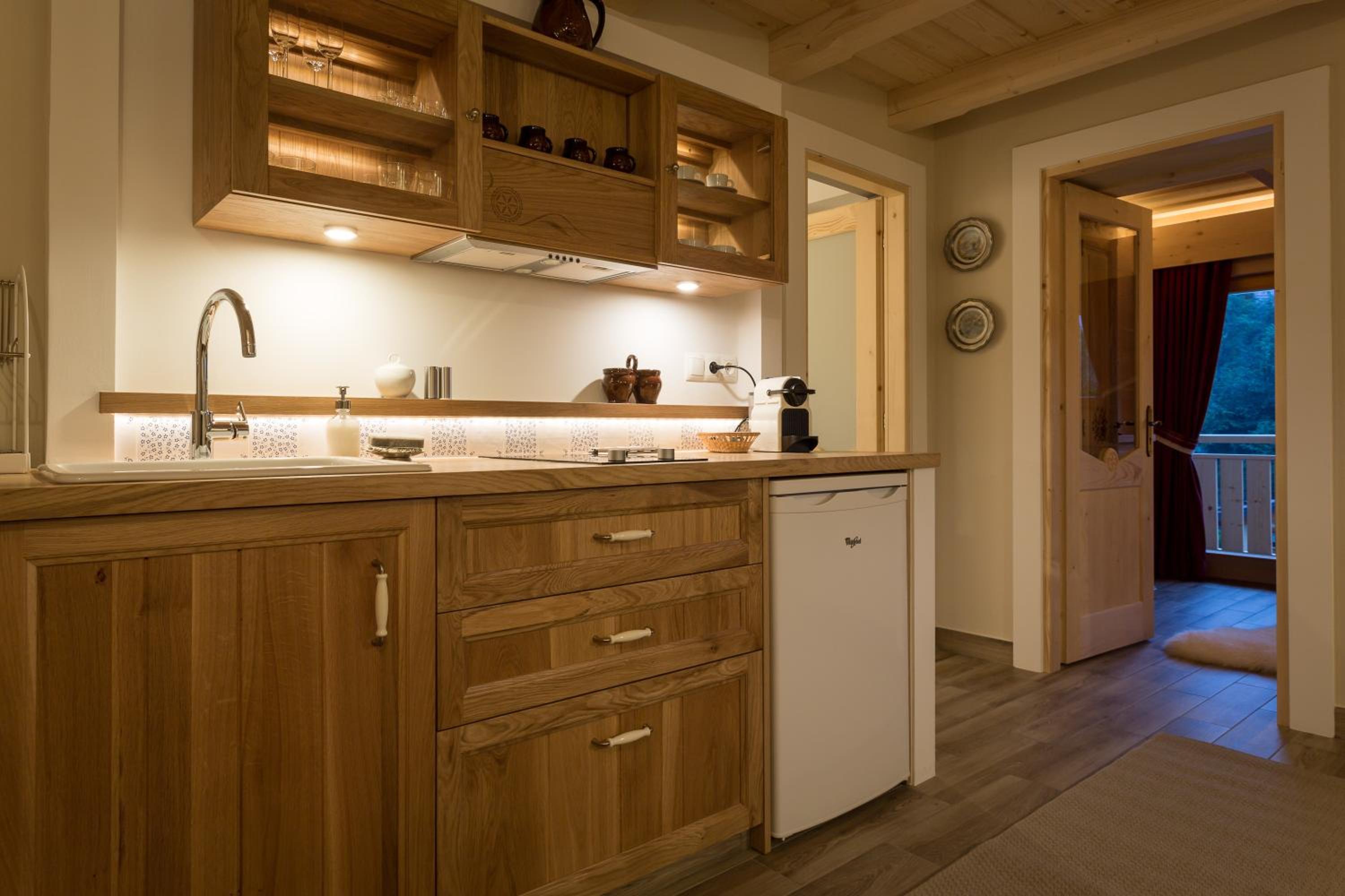 Suite - Photo 5
