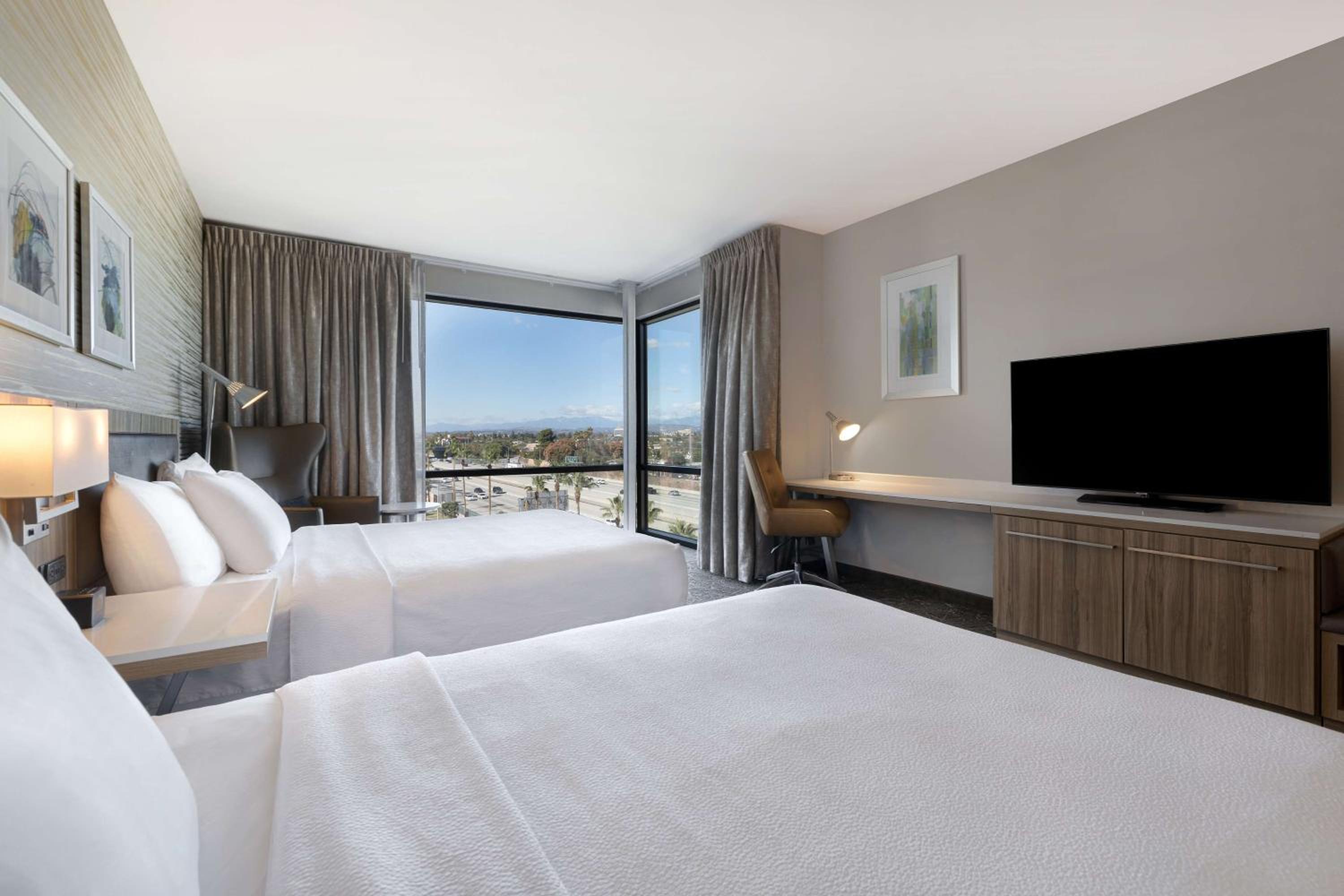 Queen Corner Room with Two Queen Beds and View - Photo 6